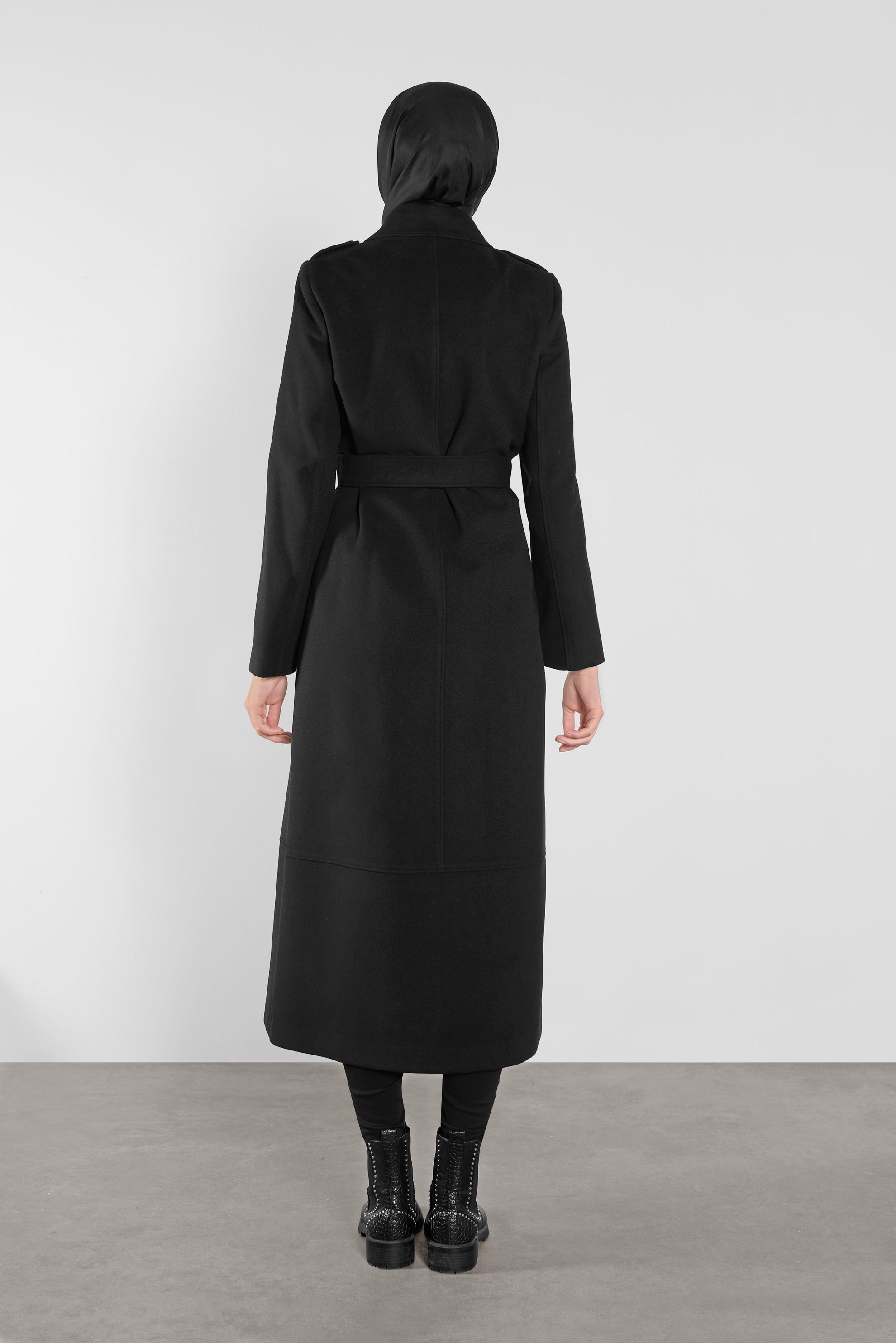 Tesettür giyim SİYAH DÜĞMELİ KEMERLİ MANTO 90124