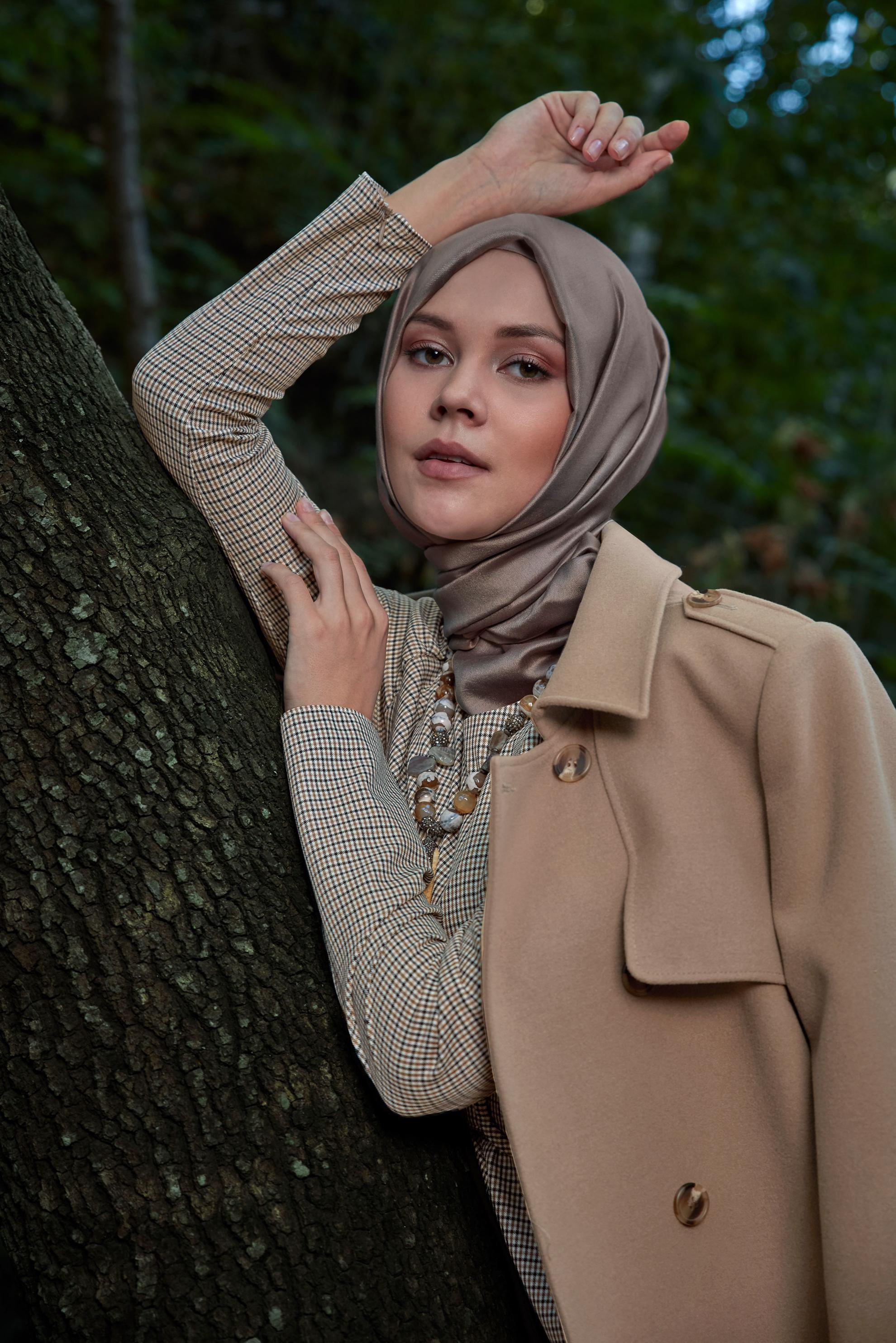 Tesettür giyim BEJ DÜĞMELİ KEMERLİ MANTO 90124