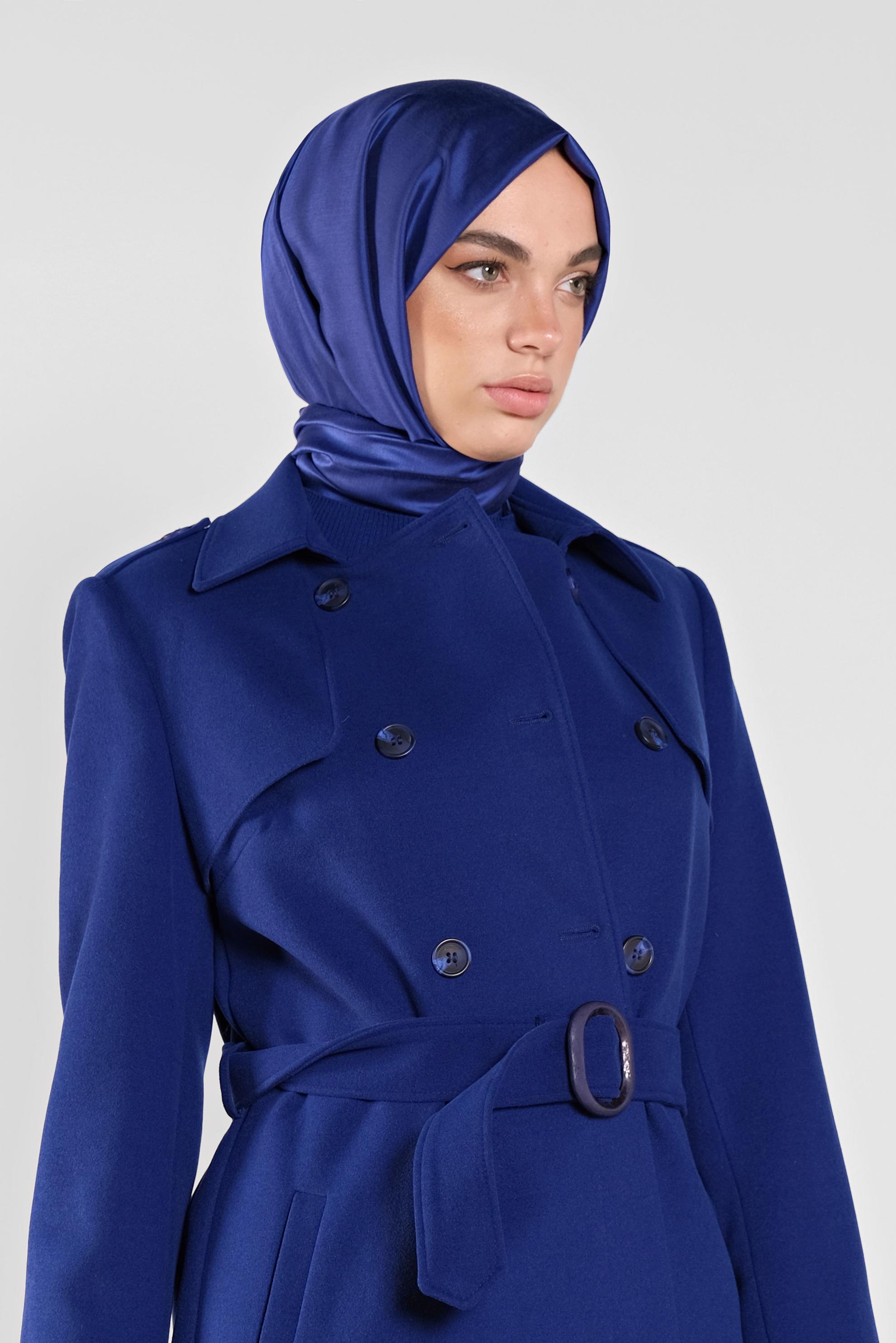 Tesettür giyim MAVİ DÜĞMELİ KEMERLİ MANTO 90124