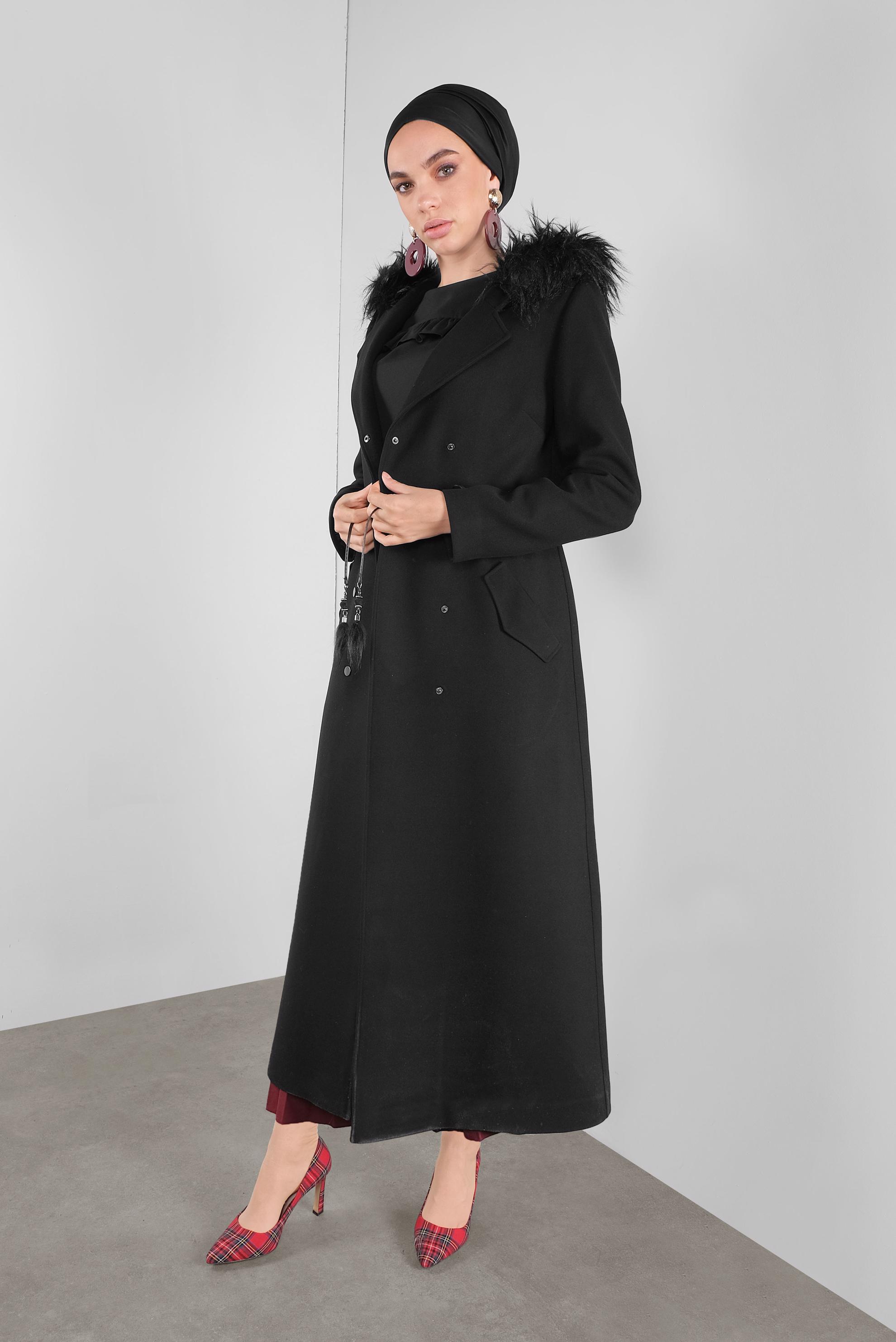 Vêtements hijab NOIR MANTEAU À TAILLE FRONCÉE AVEC DÉTAIL FOURRURE 90141