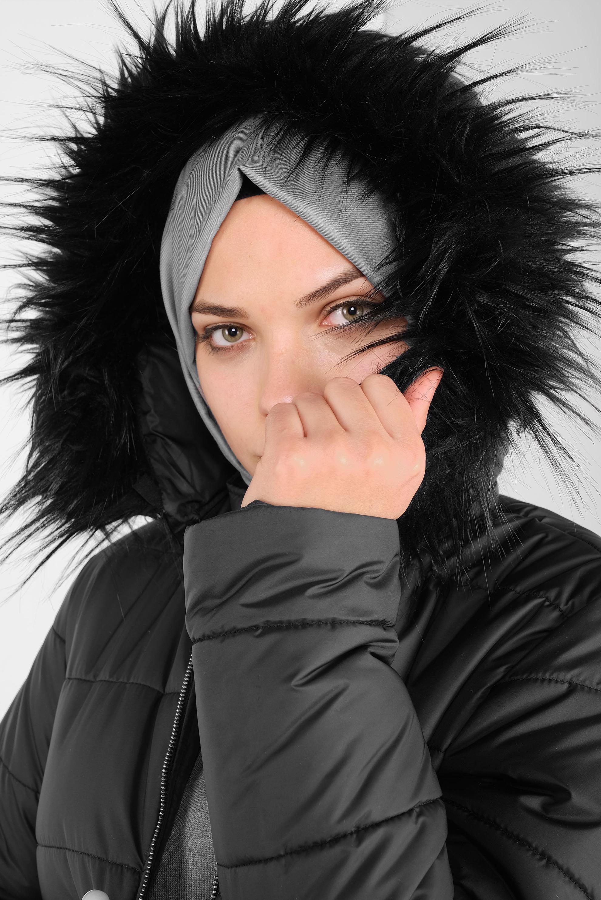 Tesettür giyim SİYAH KÜRKLÜ KAPÜŞONLU ŞİŞME MANTO 90150