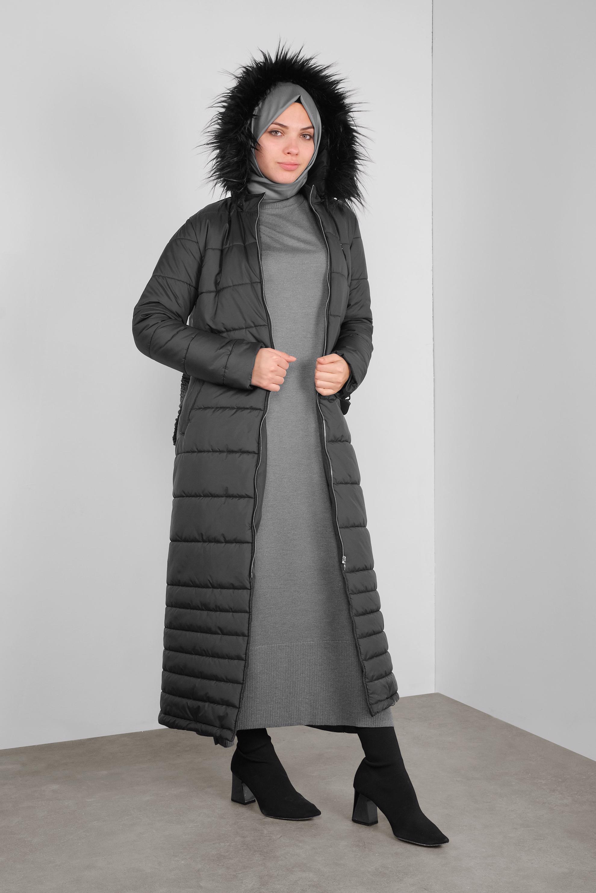 Tesettür giyim SİYAH KÜRKLÜ KAPÜŞONLU ŞİŞME MANTO 90150