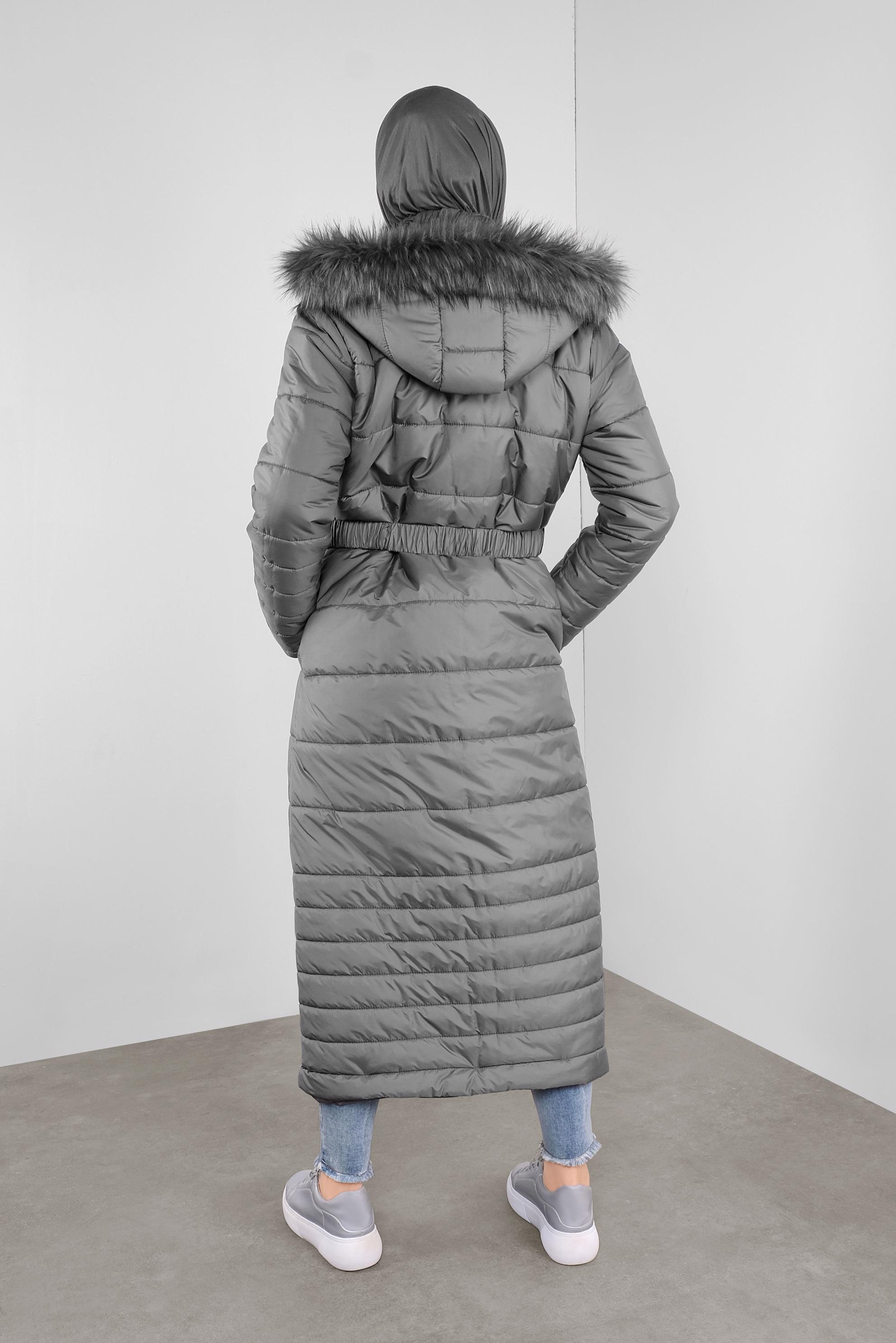 Tesettür giyim GRİ KÜRKLÜ KAPÜŞONLU ŞİŞME MANTO 90150