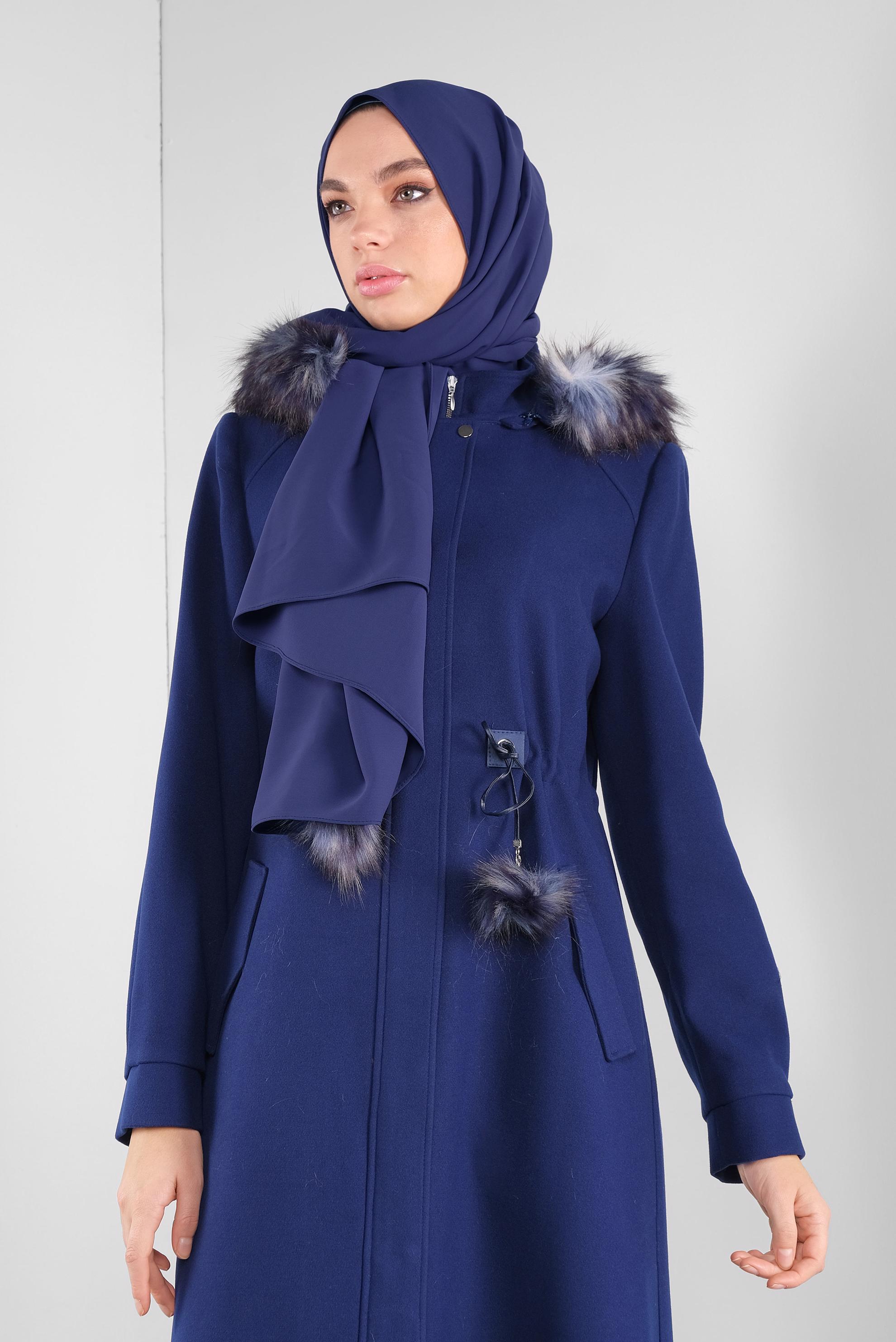 Tesettür giyim MAVİ KÜRK DETAYLI KAŞE MANTO 90161 