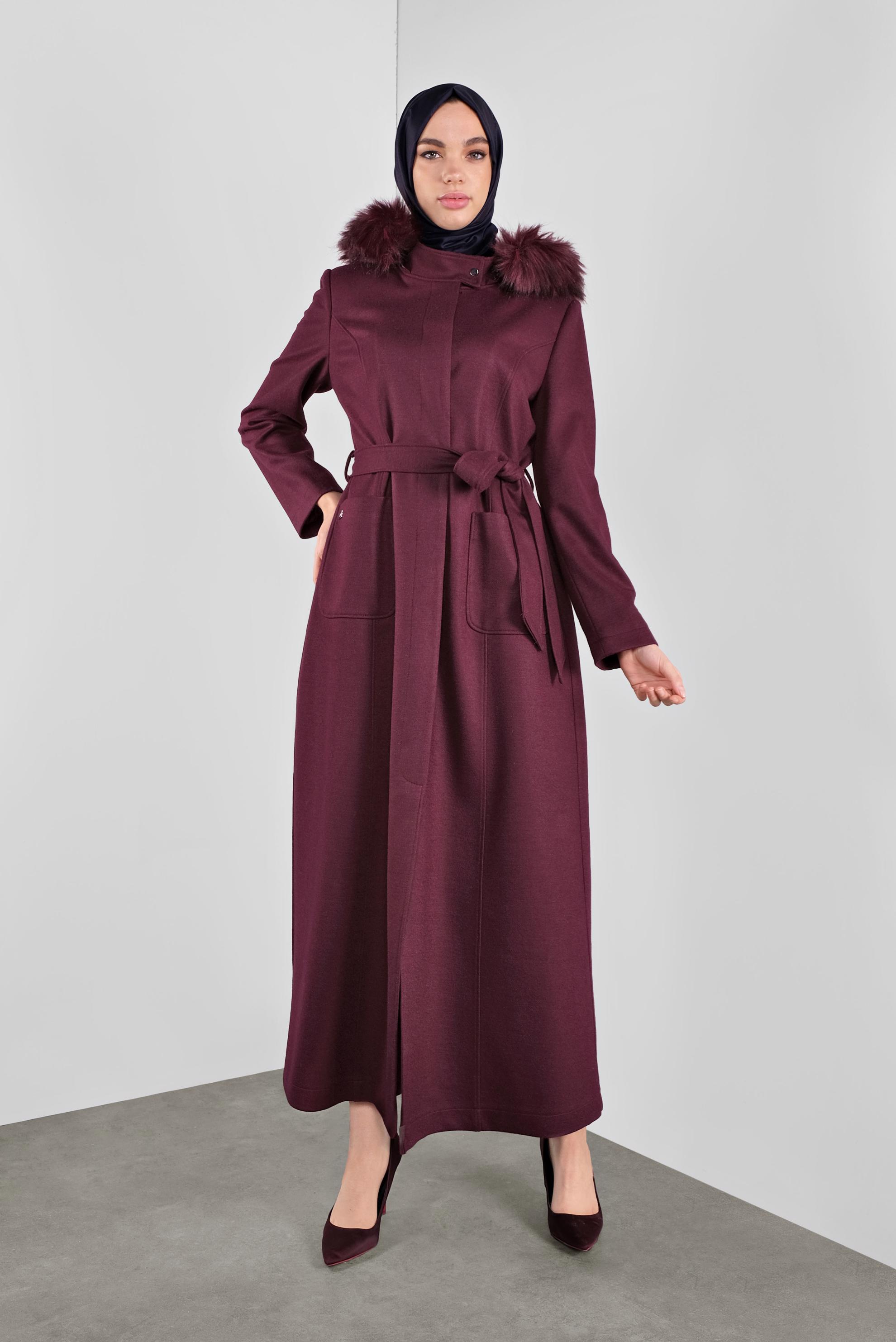 Tesettür giyim MÜRDÜM KAPÜŞONU KÜRKLÜ  BELİ BAĞCIKLI MANTO 90162
