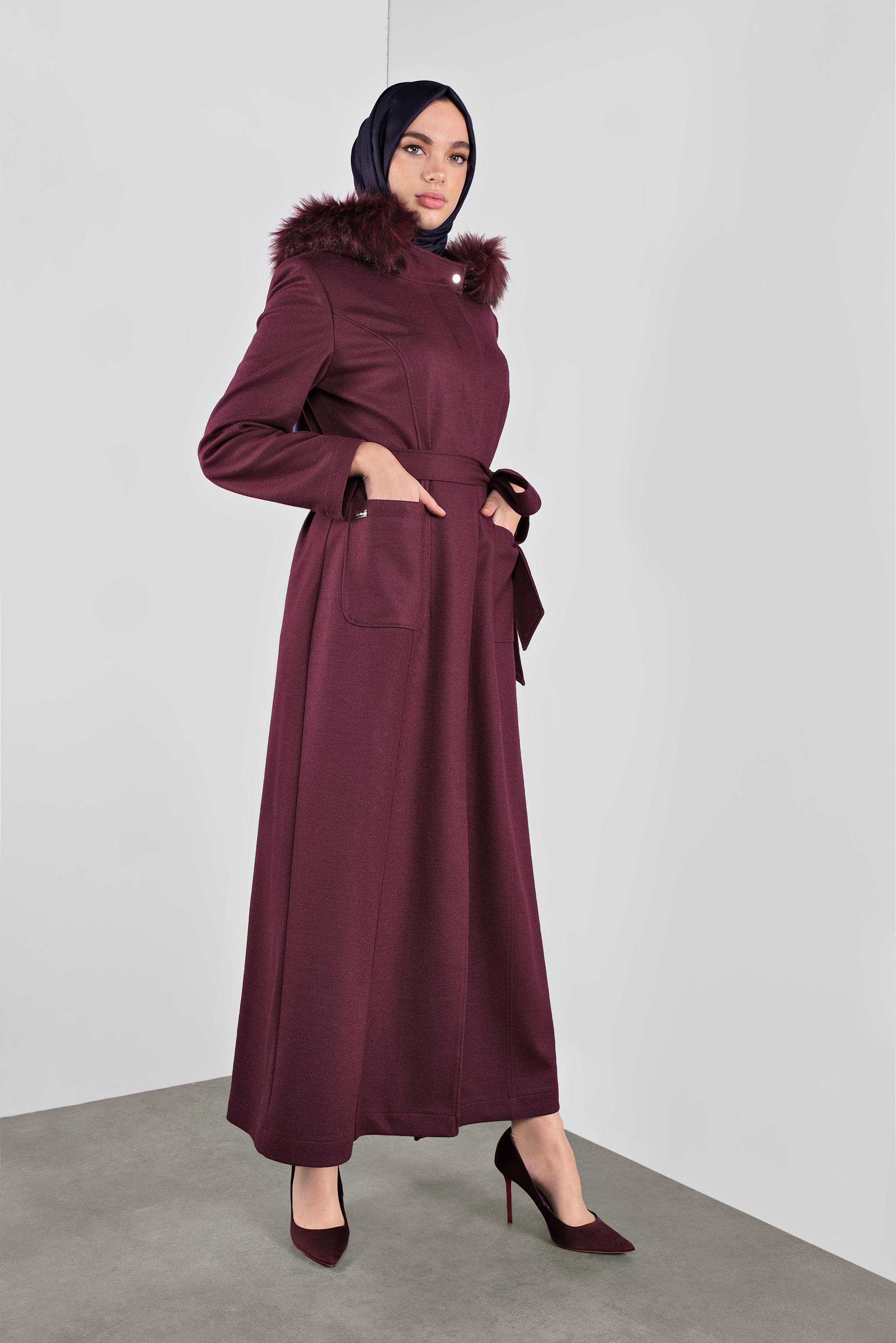 Tesettür giyim MÜRDÜM KAPÜŞONU KÜRKLÜ  BELİ BAĞCIKLI MANTO 90162