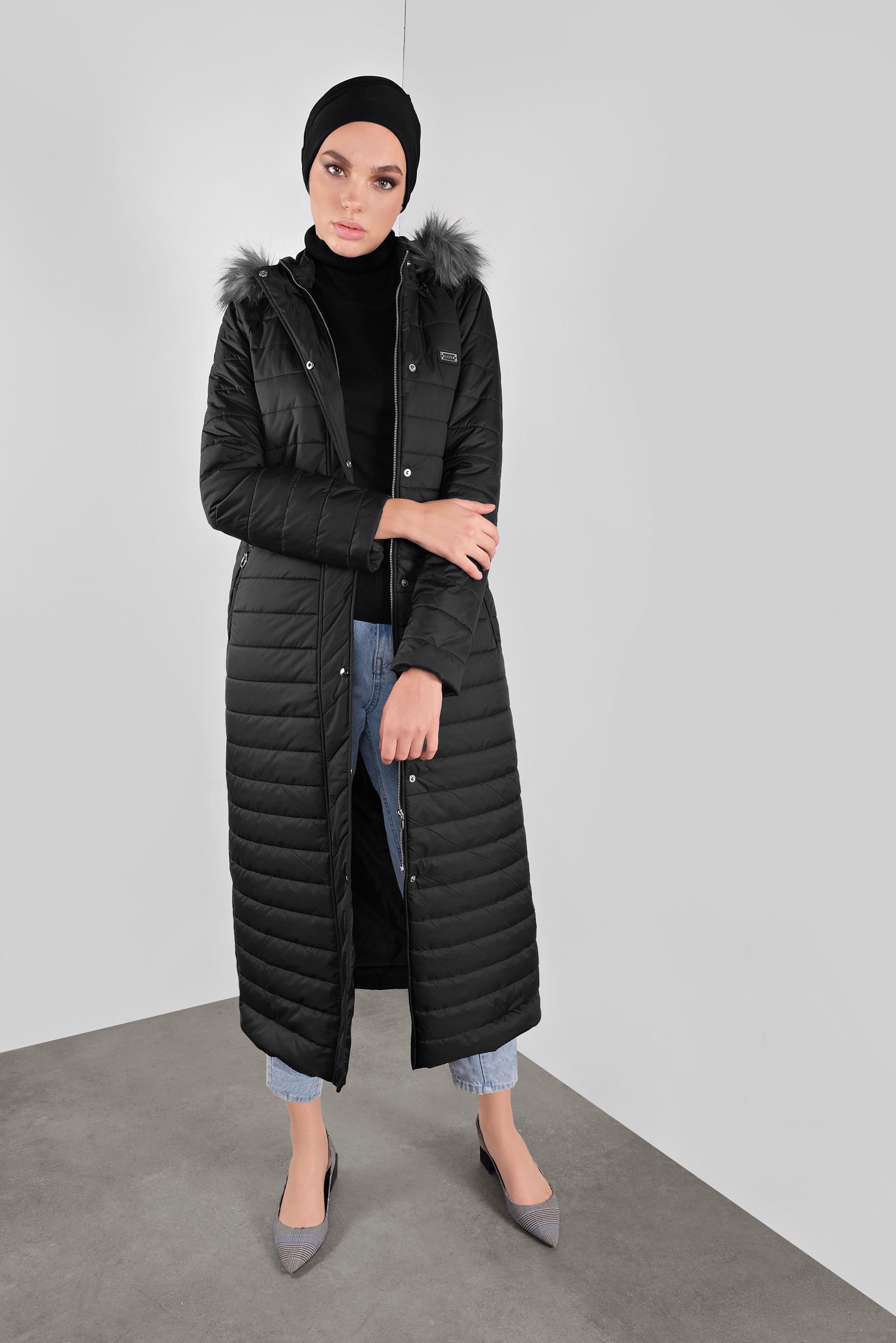 Tesettür giyim SİYAH KÜRKLÜ KAPÜŞONLU ŞİŞME MANTO 90169 