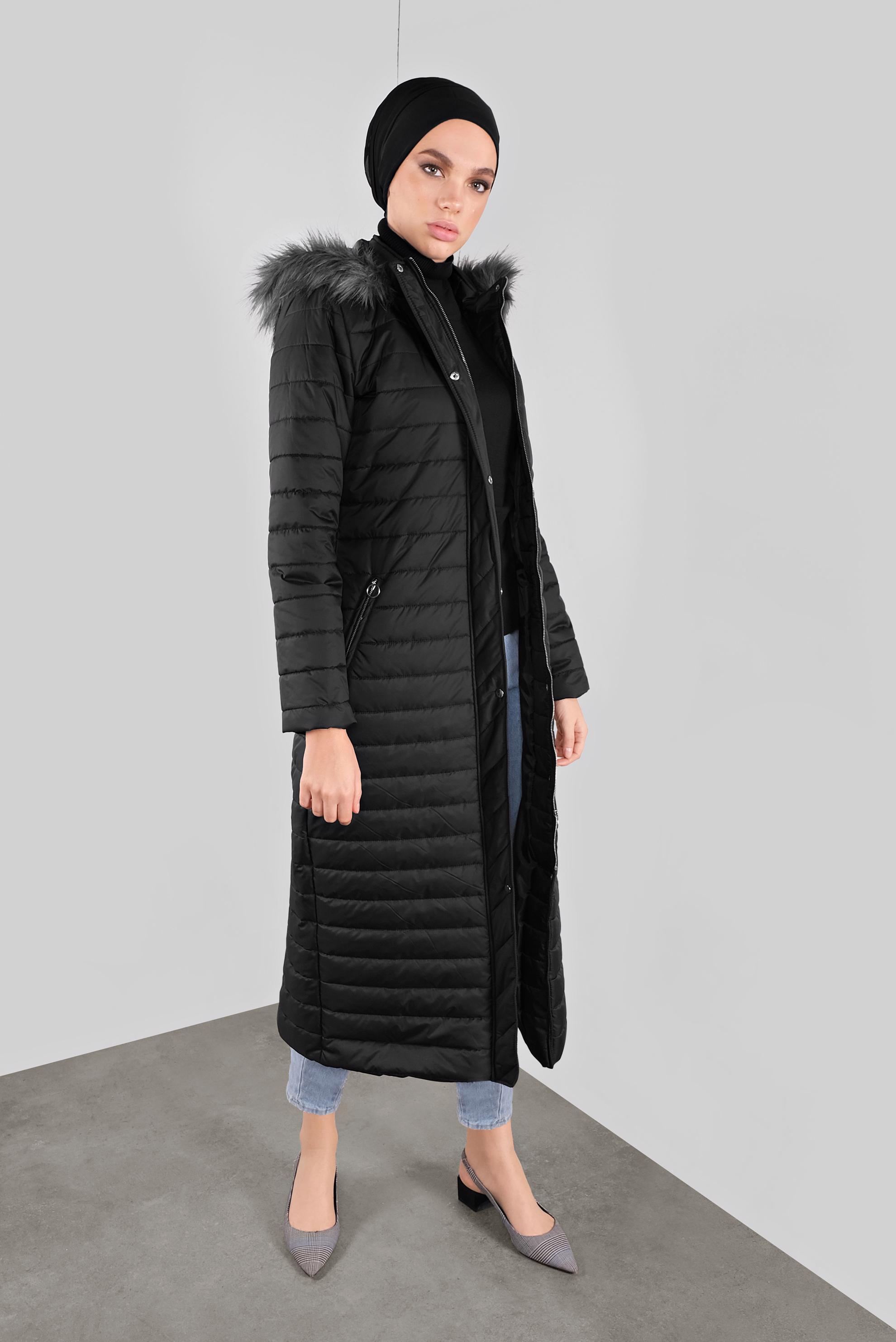 Tesettür giyim SİYAH KÜRKLÜ KAPÜŞONLU ŞİŞME MANTO 90169 