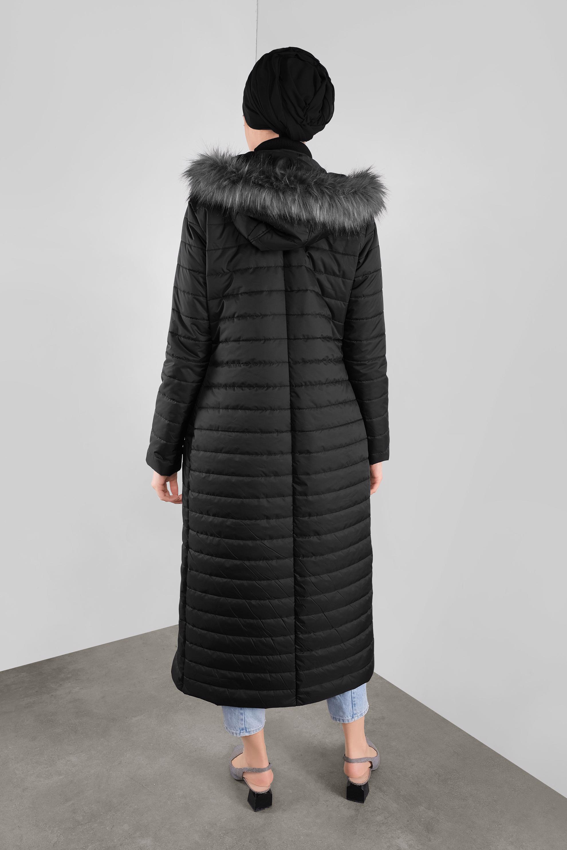 Tesettür giyim SİYAH KÜRKLÜ KAPÜŞONLU ŞİŞME MANTO 90169 