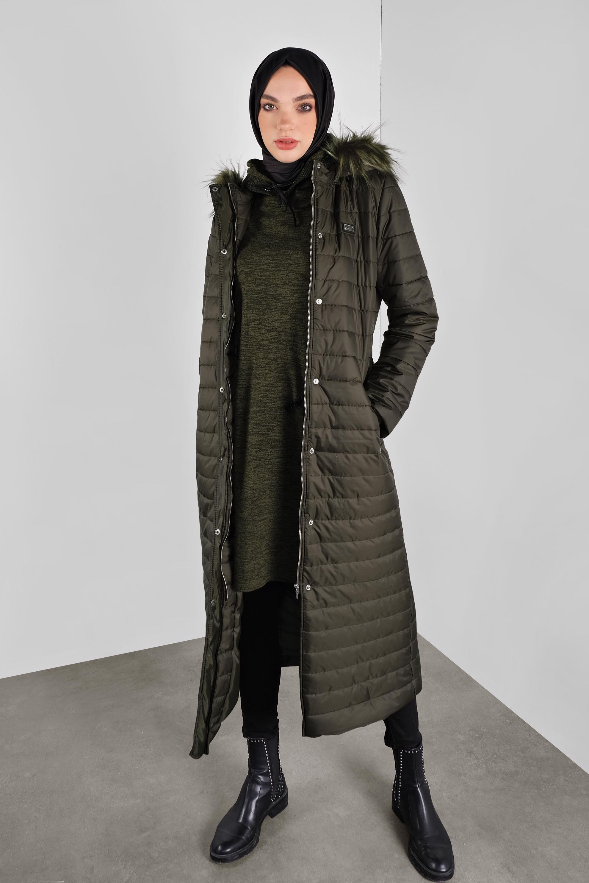 Tesettür giyim HAKİ KÜRKLÜ KAPÜŞONLU ŞİŞME MANTO 90169 