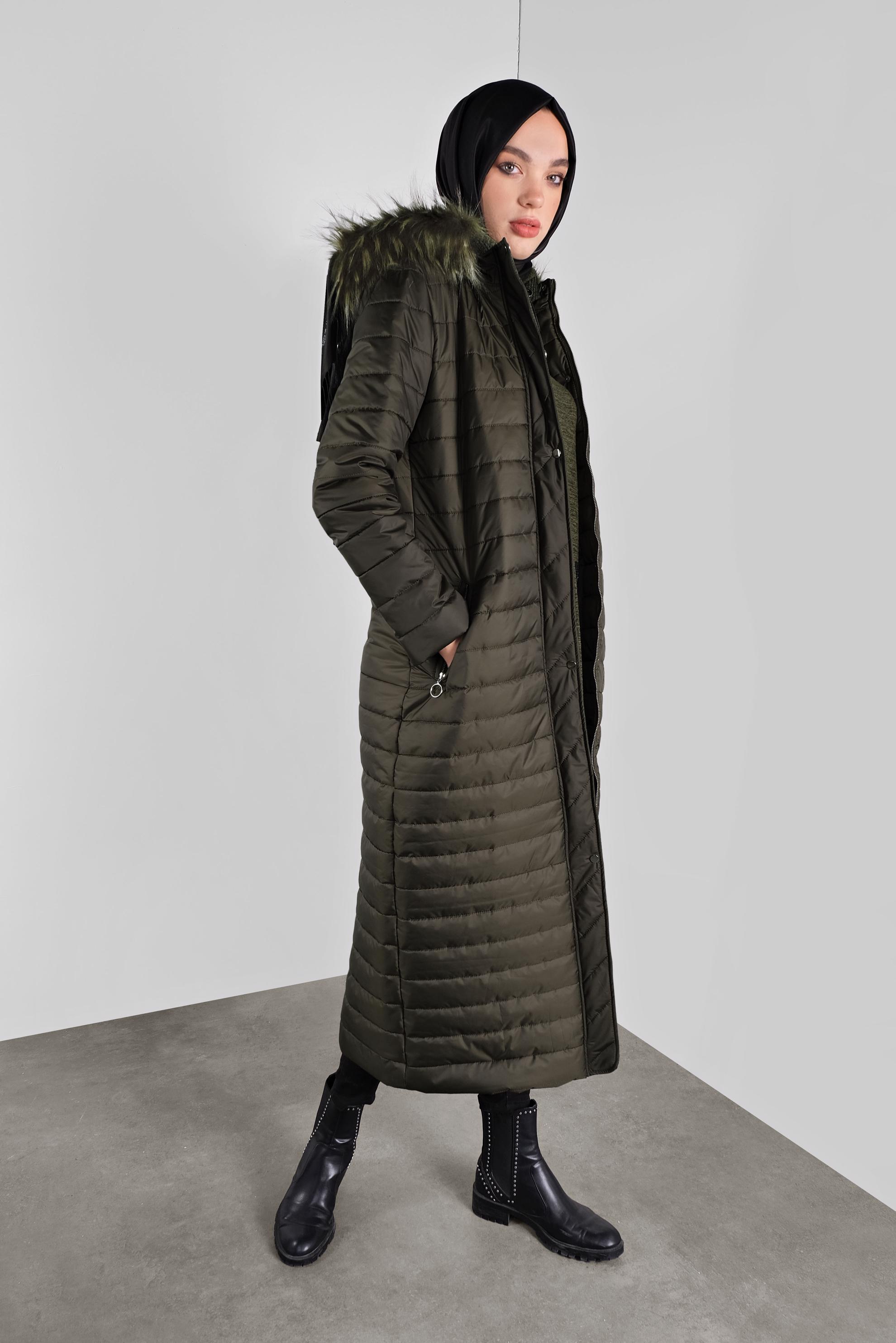 Tesettür giyim HAKİ KÜRKLÜ KAPÜŞONLU ŞİŞME MANTO 90169 