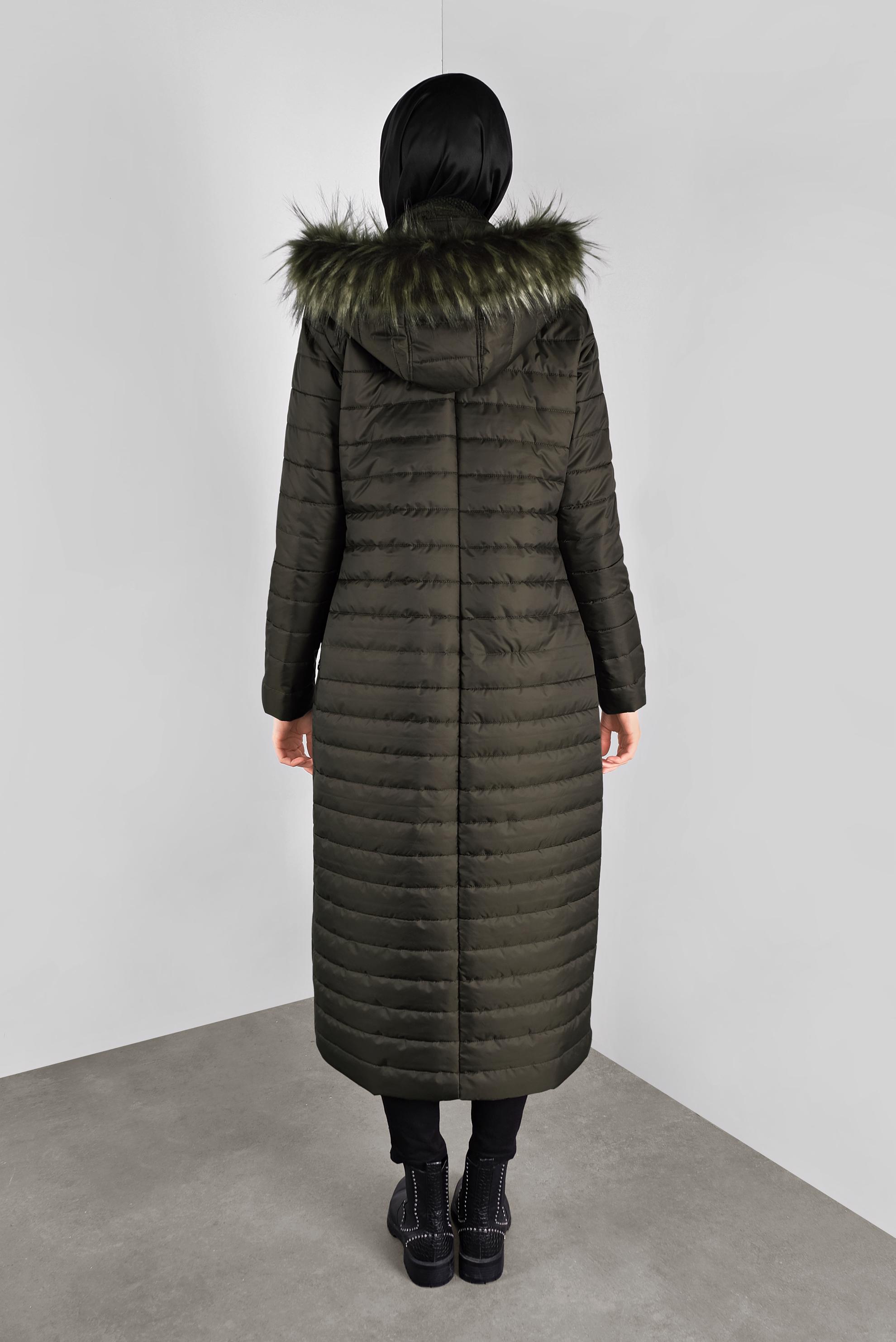 Tesettür giyim HAKİ KÜRKLÜ KAPÜŞONLU ŞİŞME MANTO 90169 