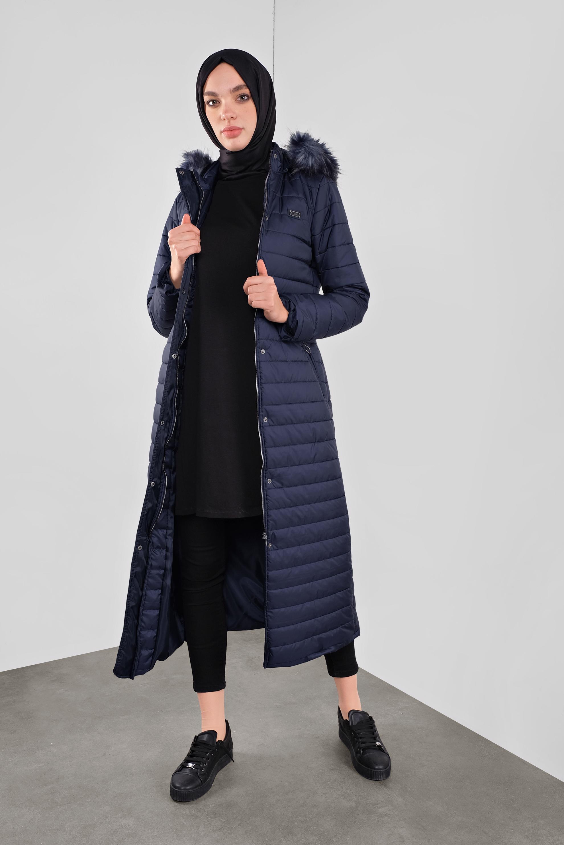 Tesettür giyim LACİVERT KÜRKLÜ KAPÜŞONLU ŞİŞME MANTO 90169 