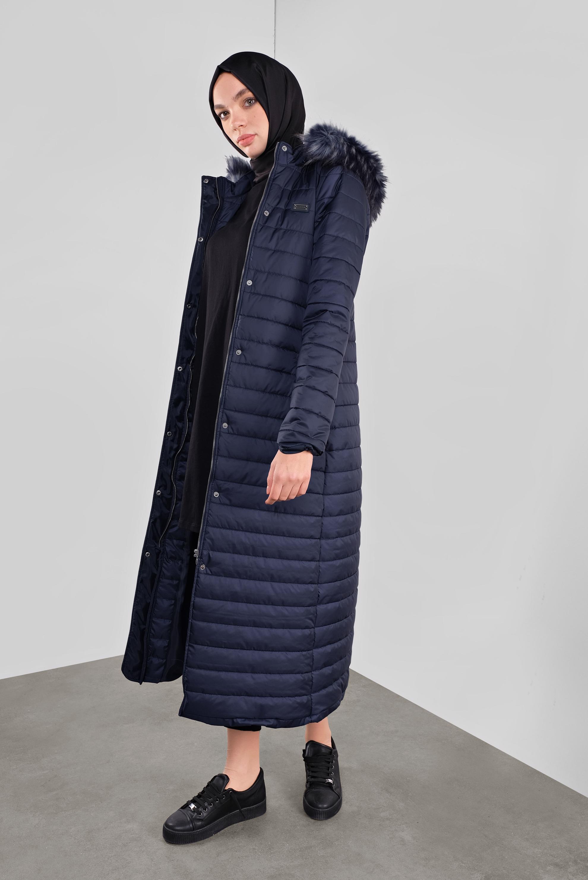 Tesettür giyim LACİVERT KÜRKLÜ KAPÜŞONLU ŞİŞME MANTO 90169 