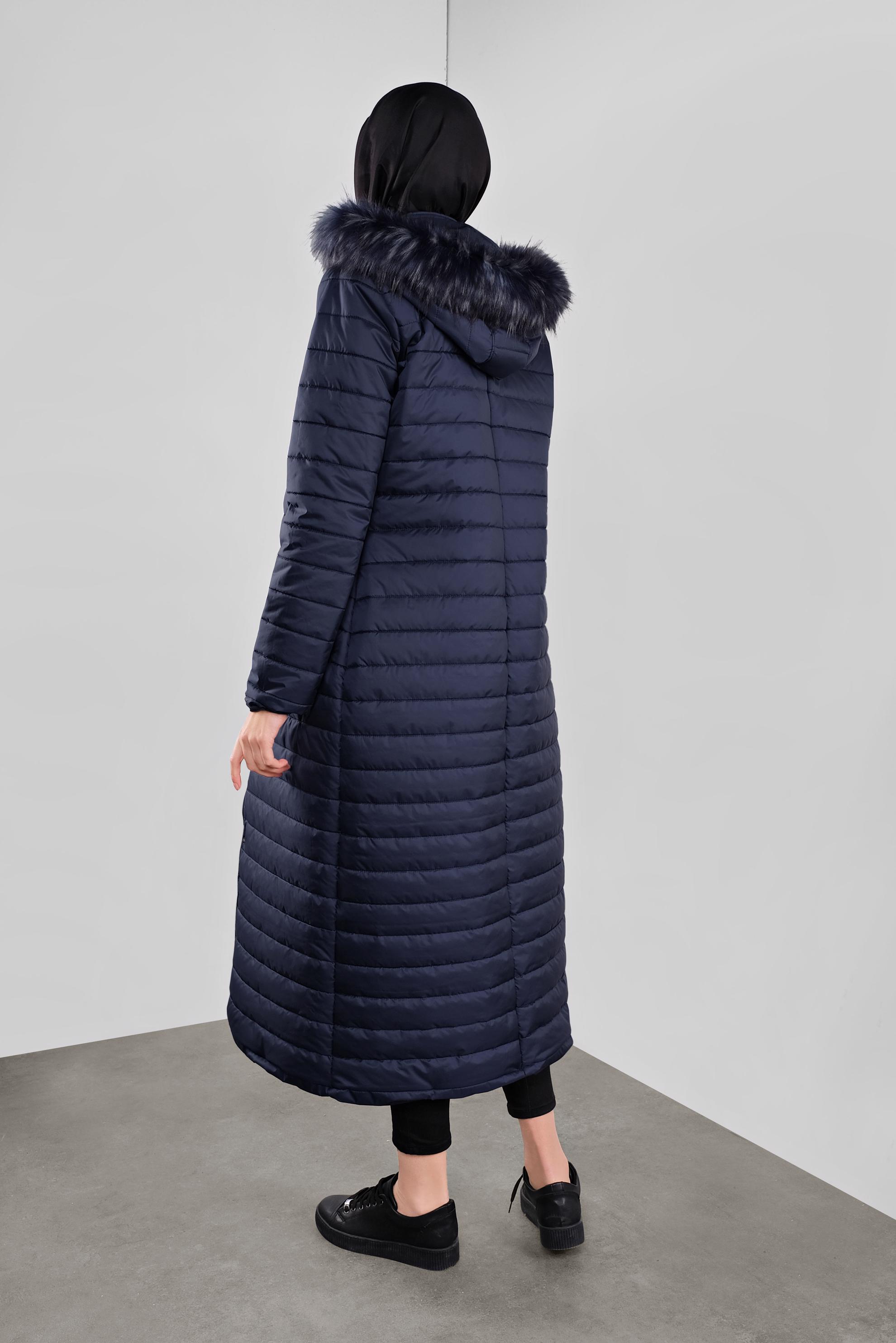 Tesettür giyim LACİVERT KÜRKLÜ KAPÜŞONLU ŞİŞME MANTO 90169 