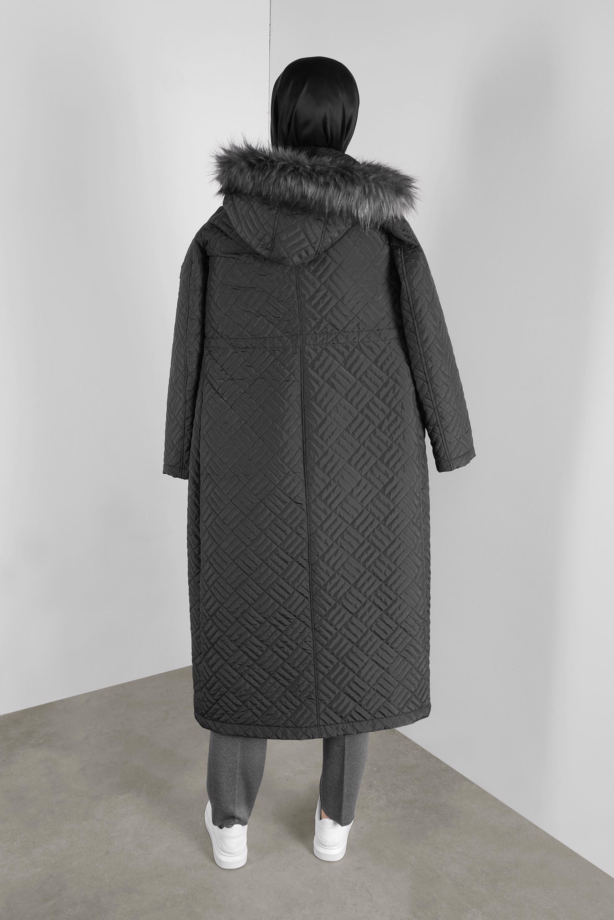 Tesettür giyim SİYAH KAPİTONE KÜRKLÜ  MANTO 90170 