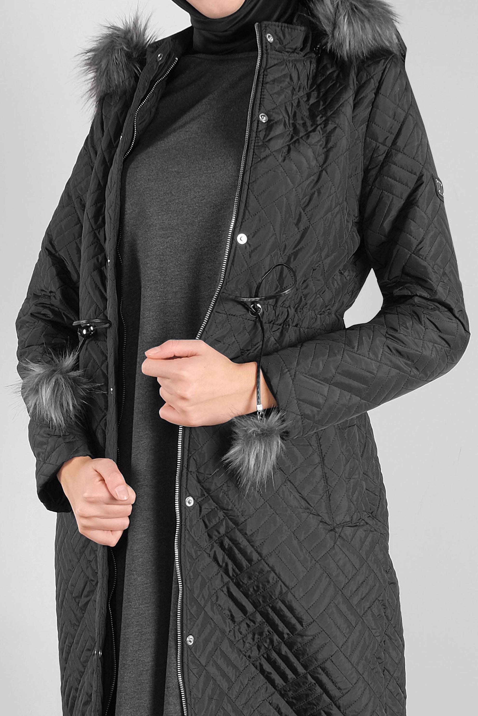 Tesettür giyim SİYAH KAPİTONE KÜRKLÜ  MANTO 90170 