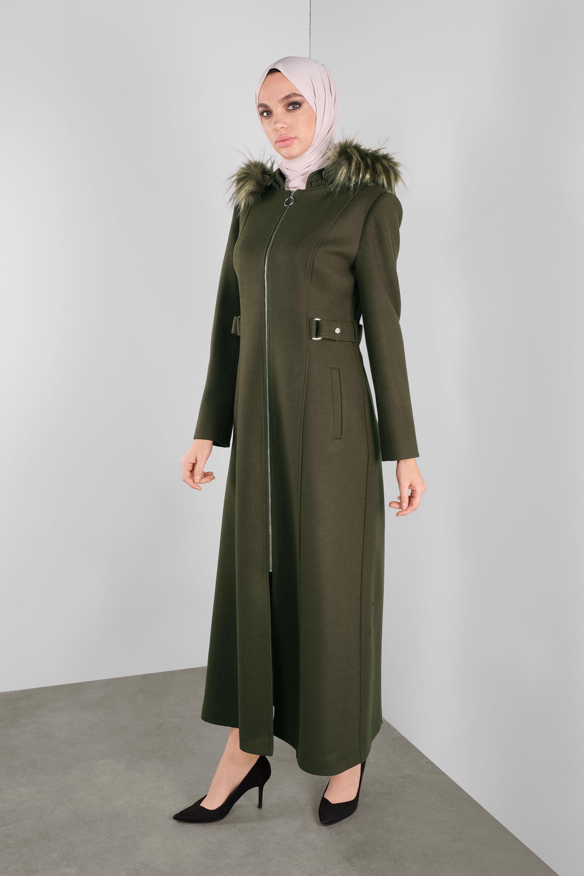 Tesettür giyim HAKİ KÜRKLÜ KAPÜŞONLU KAŞE MANTO 90173 