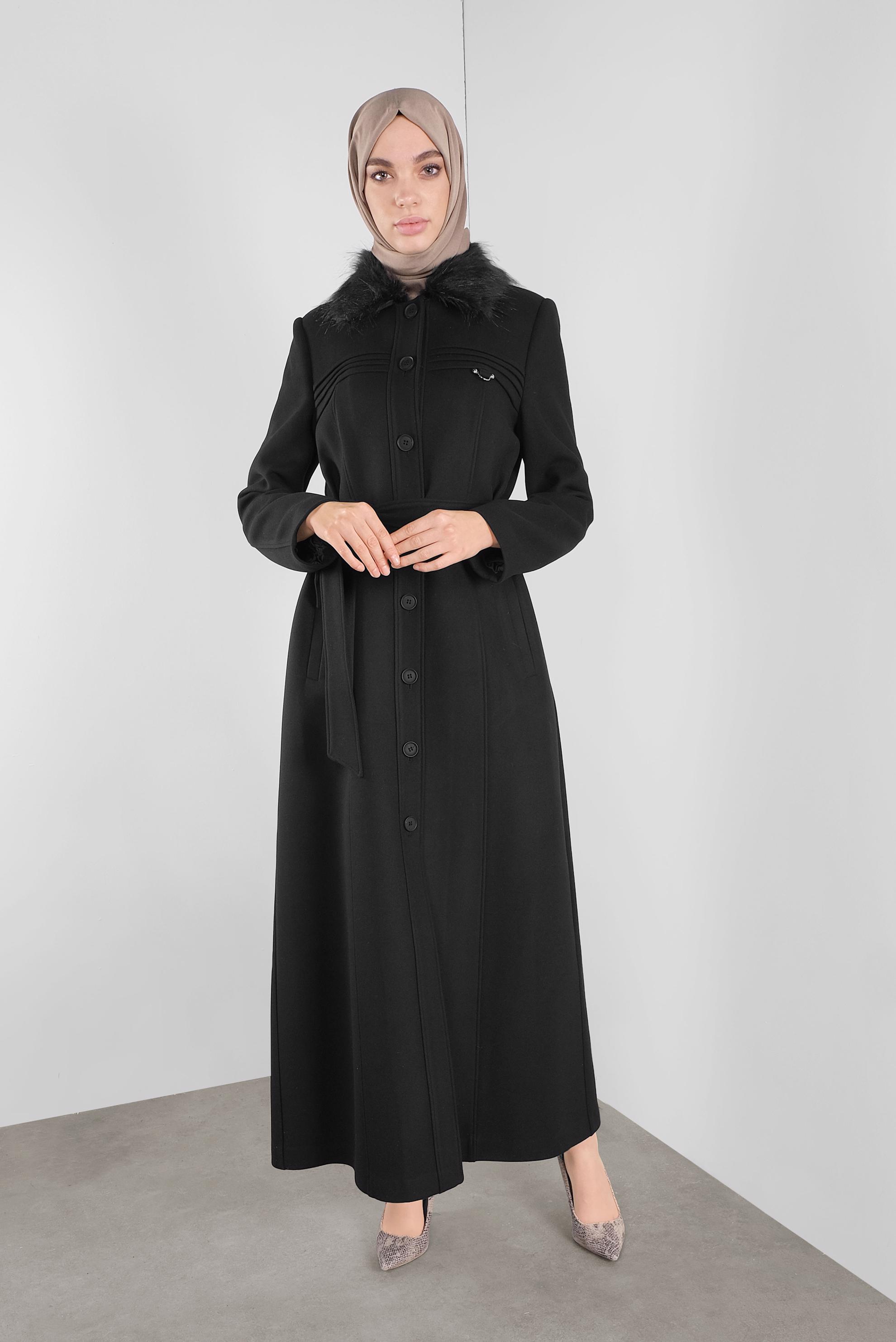 Tesettür giyim SİYAH YAKASI KÜRKLÜ KAŞE MANTO 90174 