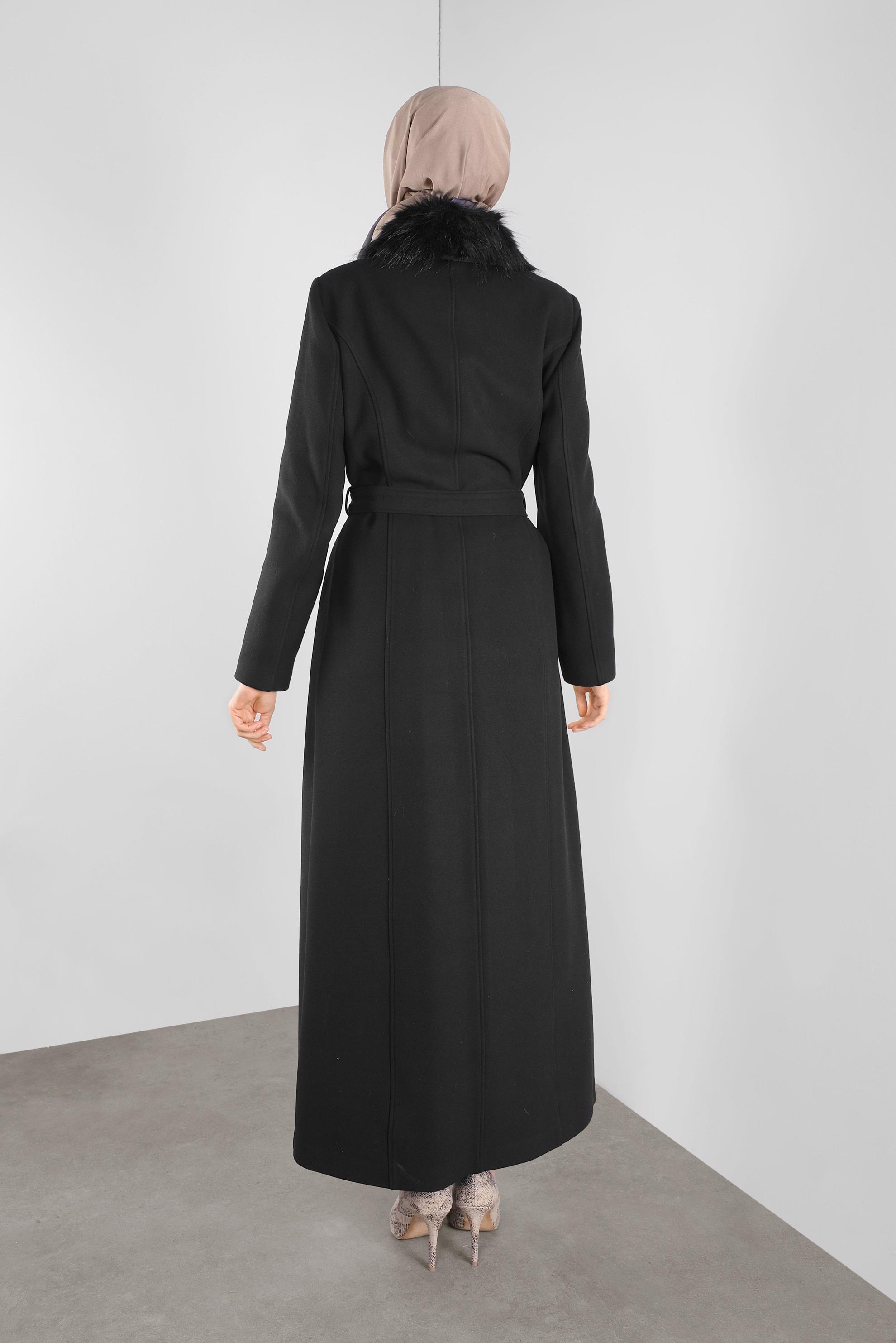 Tesettür giyim SİYAH YAKASI KÜRKLÜ KAŞE MANTO 90174 