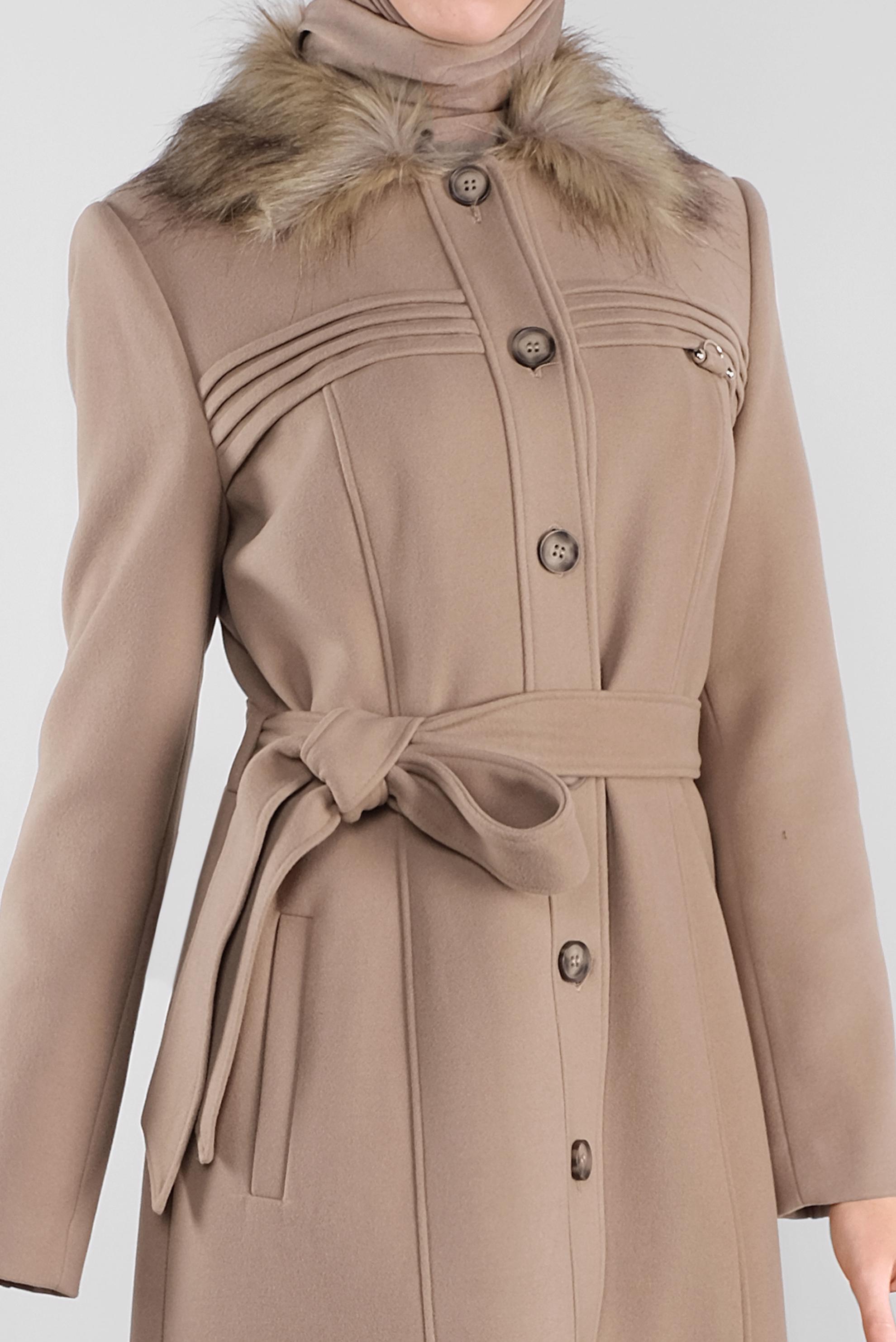 Tesettür giyim KAHVE YAKASI KÜRKLÜ KAŞE MANTO 90174 