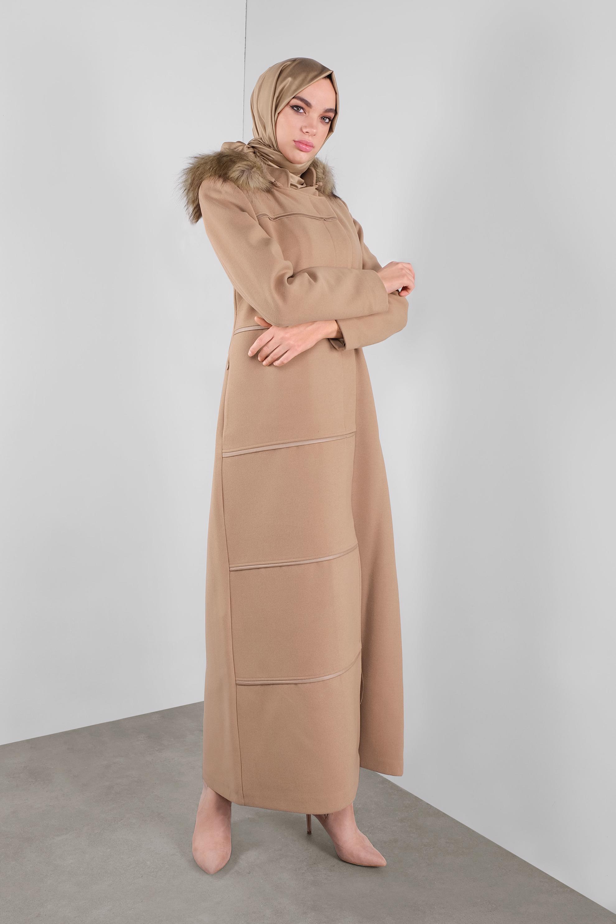 Tesettür giyim TABA KAPÜŞONU KÜRKLÜ BİYELİ KAŞE MANTO  90175 