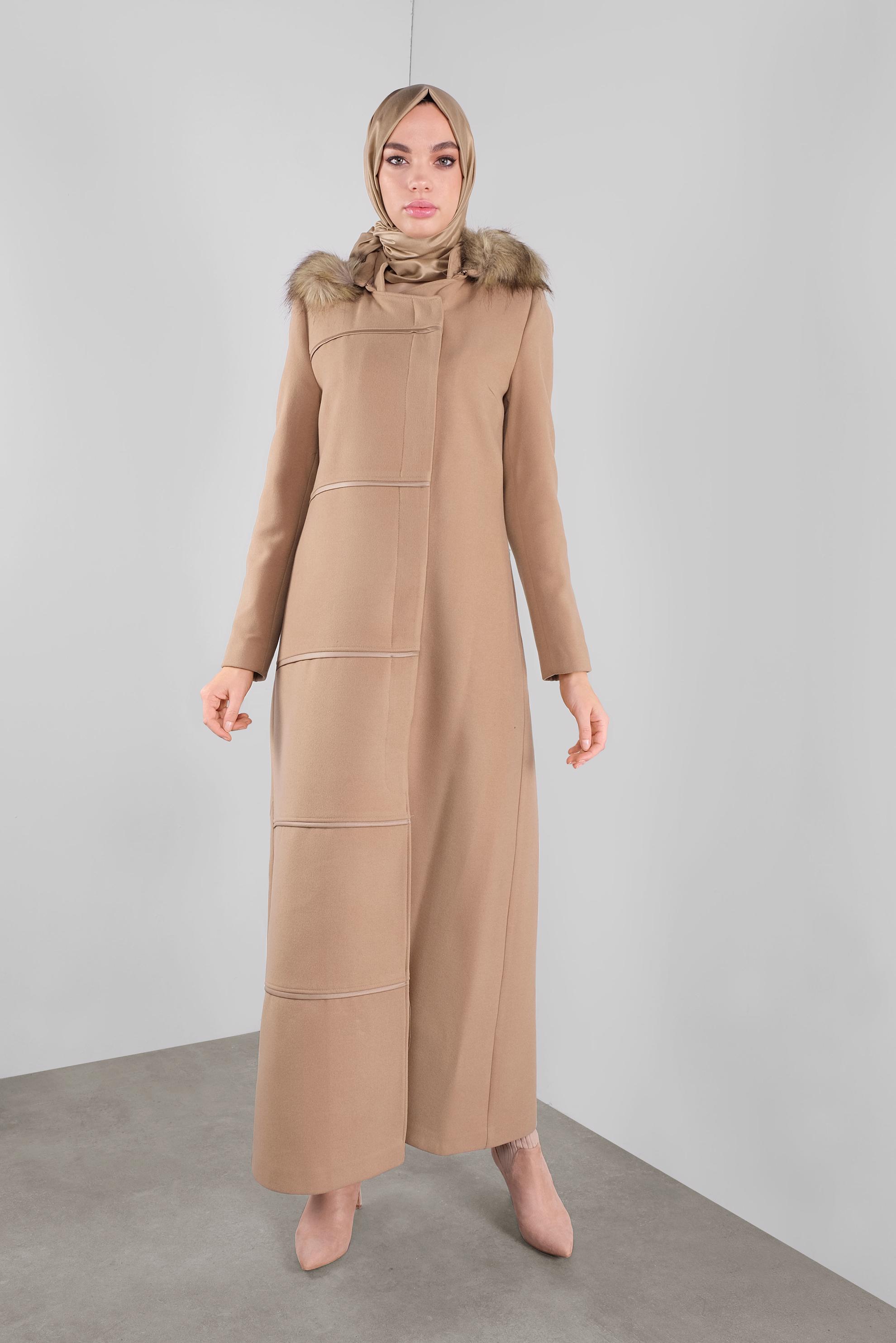 Tesettür giyim TABA KAPÜŞONU KÜRKLÜ BİYELİ KAŞE MANTO  90175 