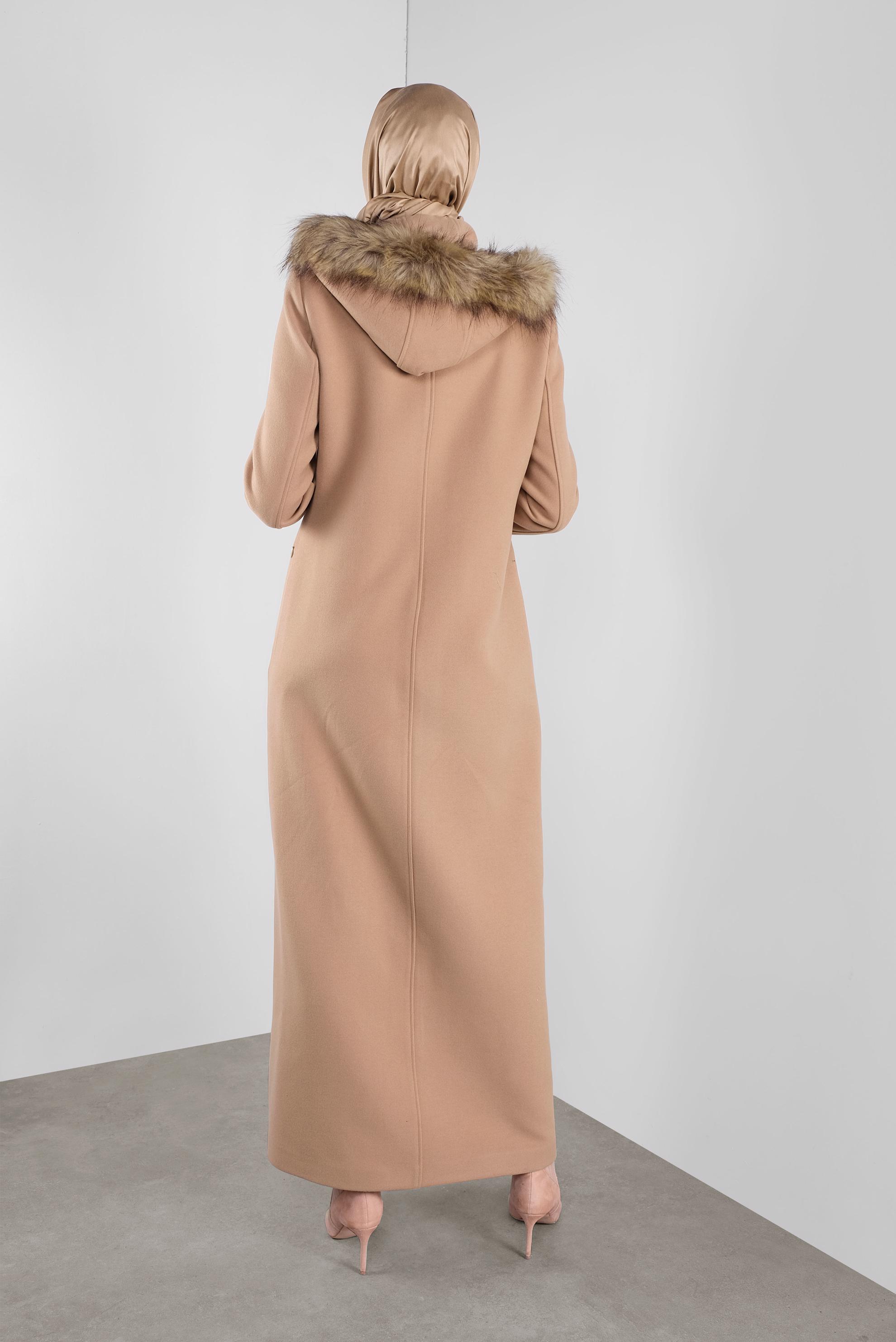 Tesettür giyim TABA KAPÜŞONU KÜRKLÜ BİYELİ KAŞE MANTO  90175 