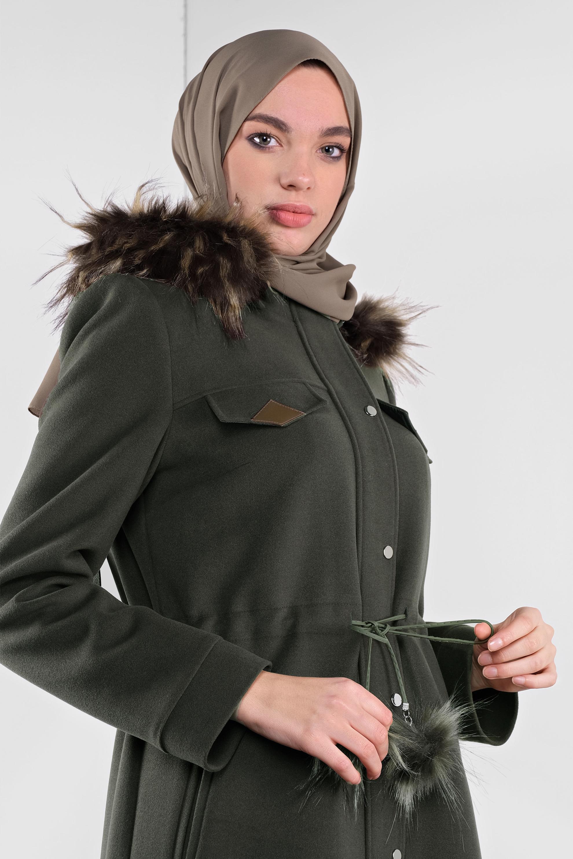 Tesettür giyim HAKİ KAPÜŞONU KÜRKLÜ KAŞE MANTO 90178 