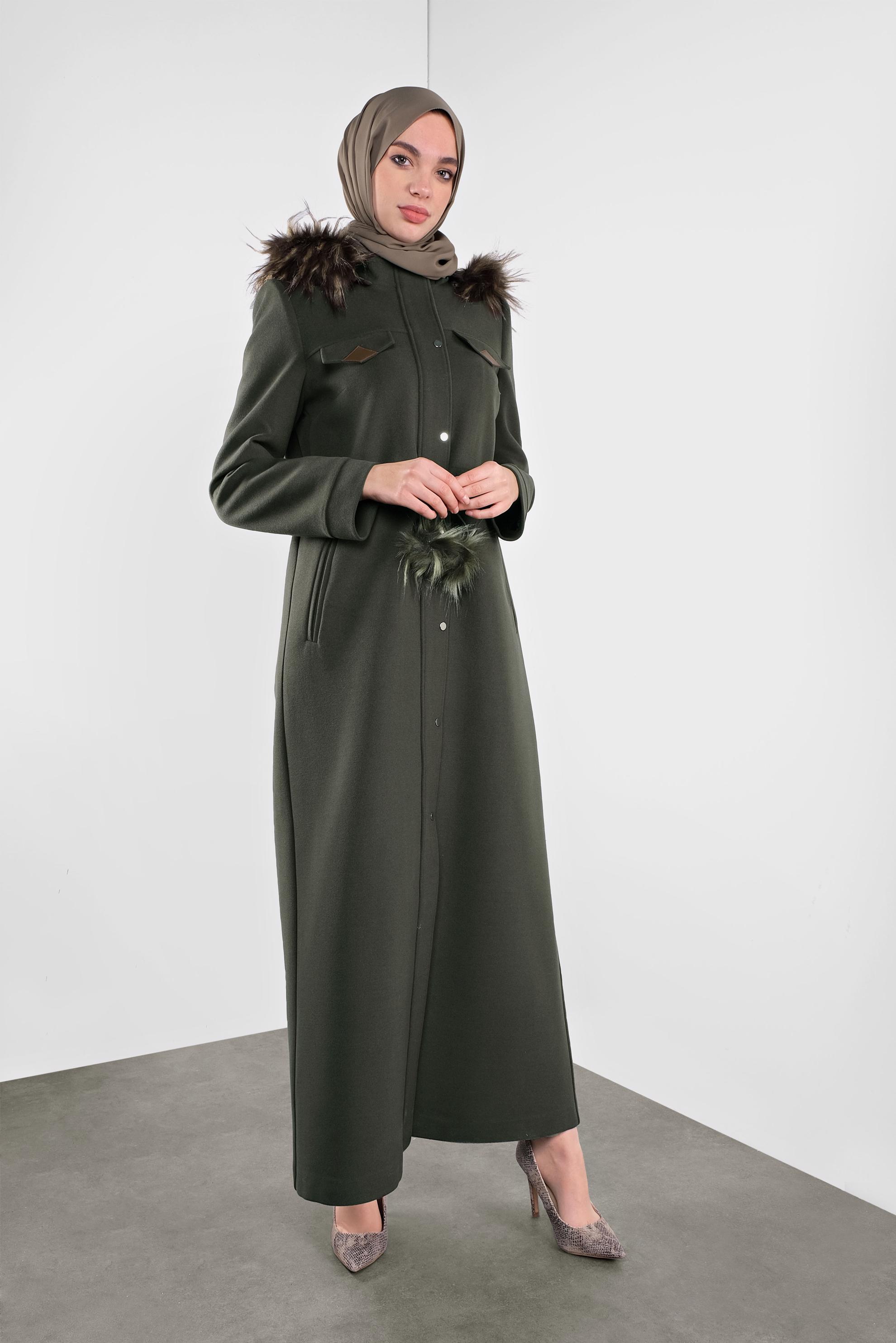 Tesettür giyim HAKİ KAPÜŞONU KÜRKLÜ KAŞE MANTO 90178 
