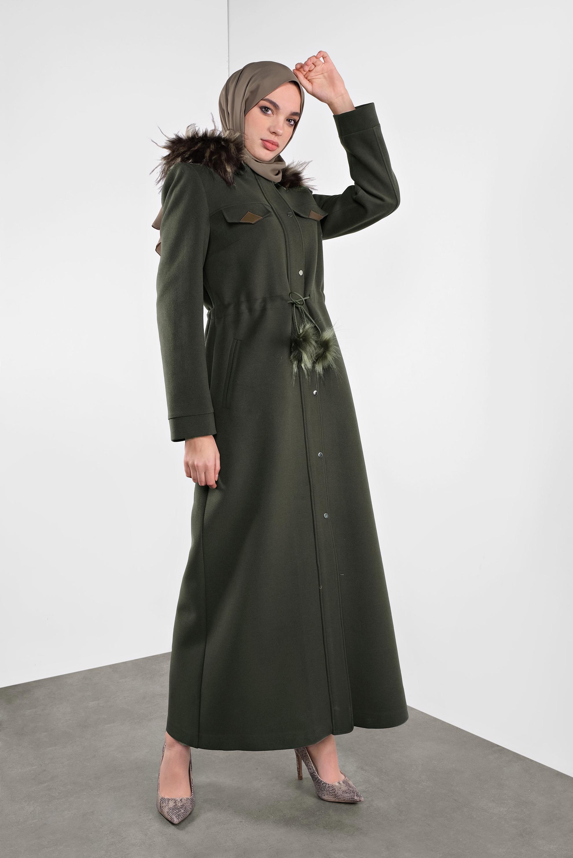 Tesettür giyim HAKİ KAPÜŞONU KÜRKLÜ KAŞE MANTO 90178 