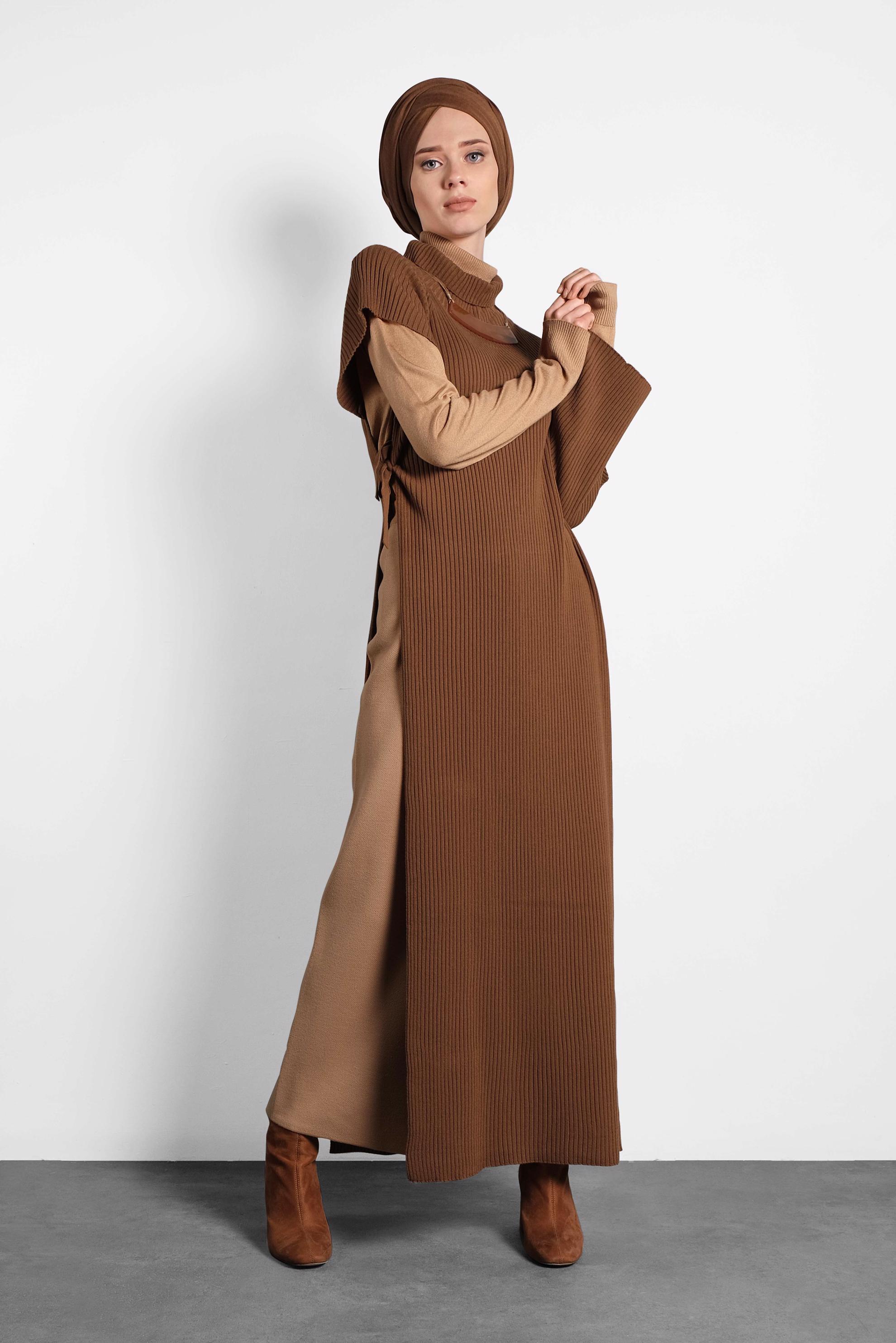 Tesettür giyim TABA TEK OMUZ YANDAN BAĞCIKLI BALIKÇI YAKA TRİKO PANÇO 40052 