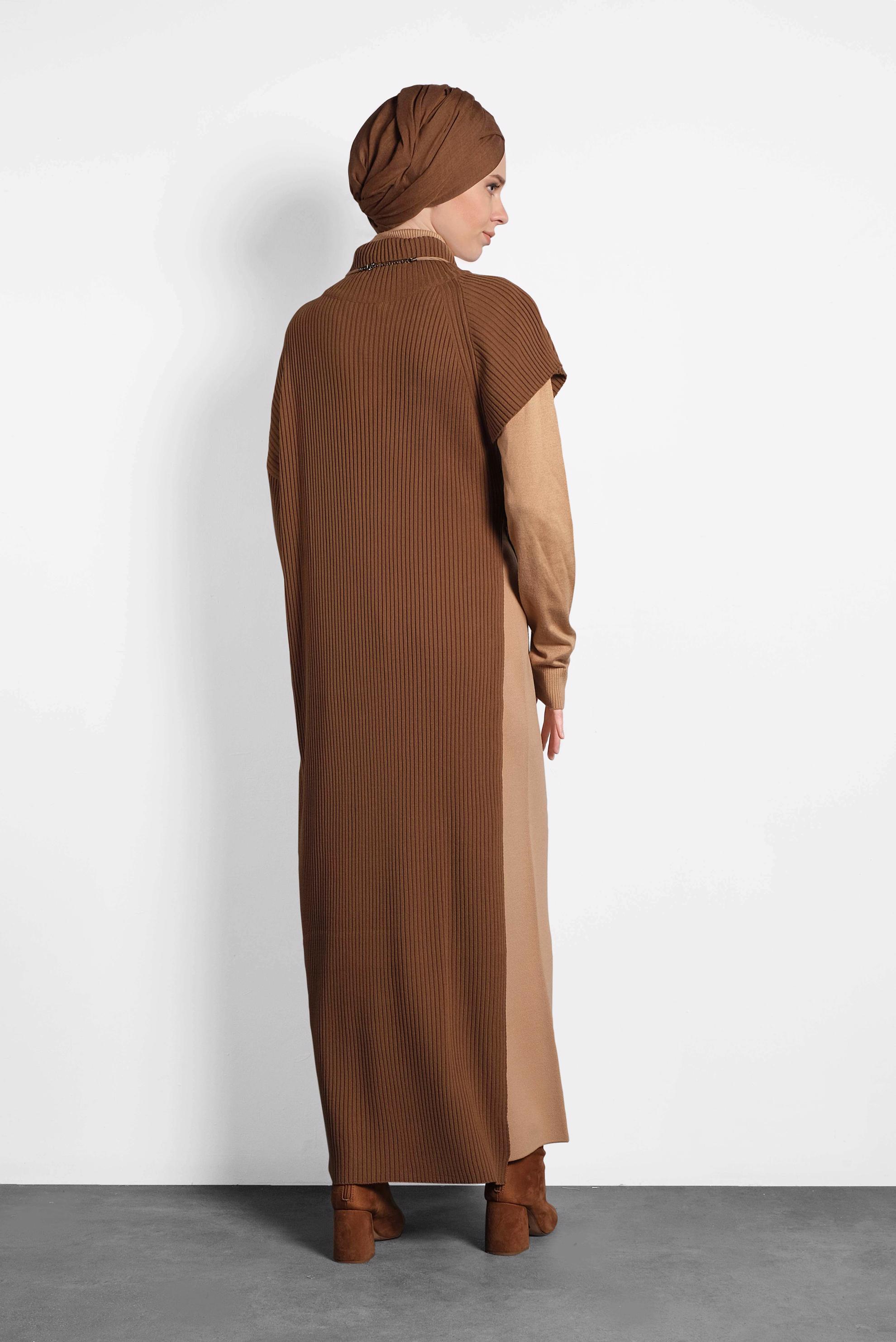 Tesettür giyim TABA TEK OMUZ YANDAN BAĞCIKLI BALIKÇI YAKA TRİKO PANÇO 40052 