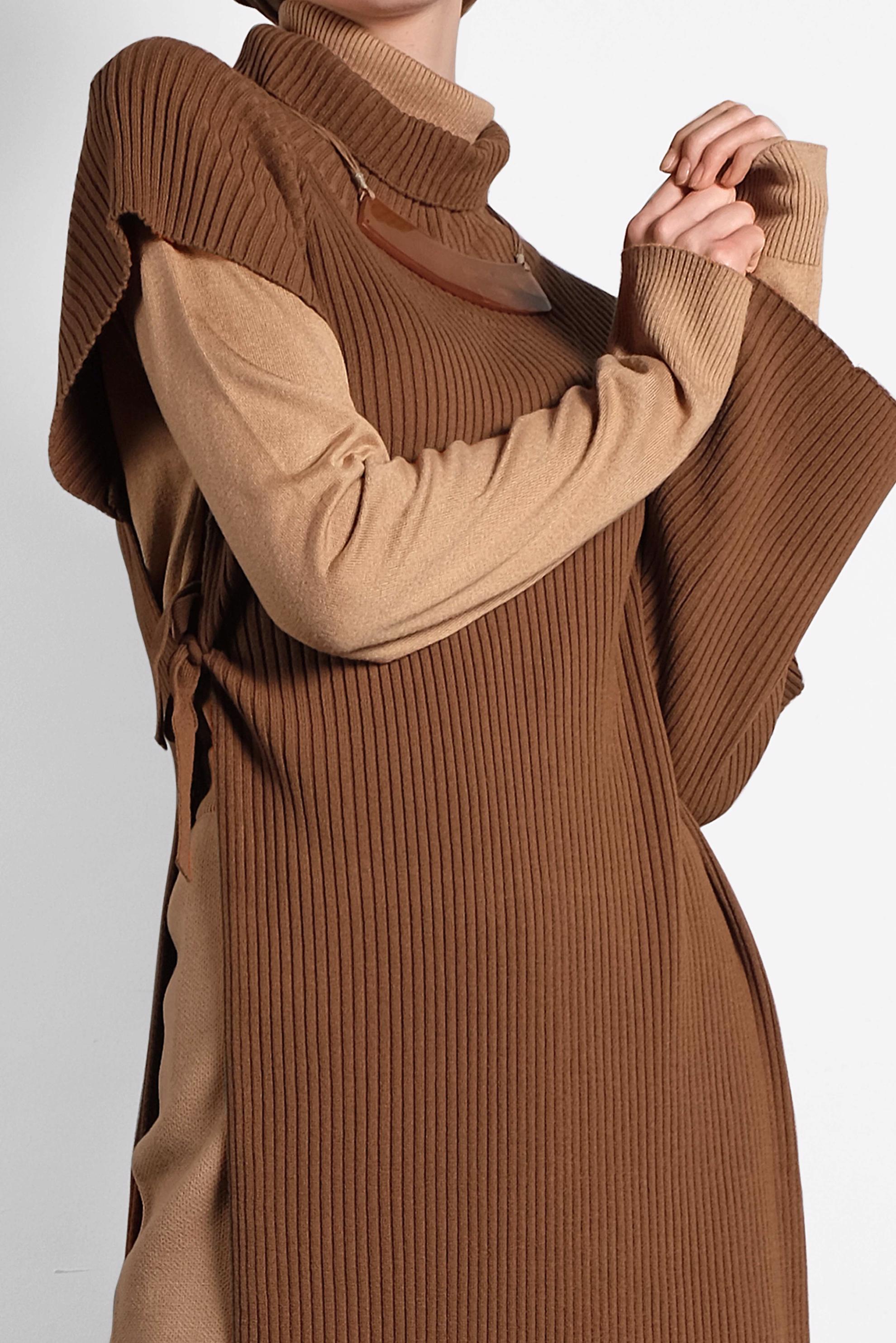 Tesettür giyim TABA TEK OMUZ YANDAN BAĞCIKLI BALIKÇI YAKA TRİKO PANÇO 40052 