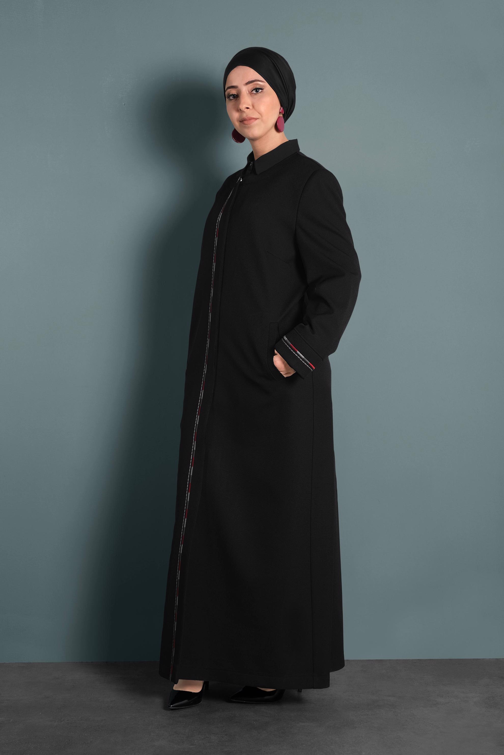 Tesettür giyim SİYAH YUVARLAK YAKA NAKIŞLI PARDESÜ 10018