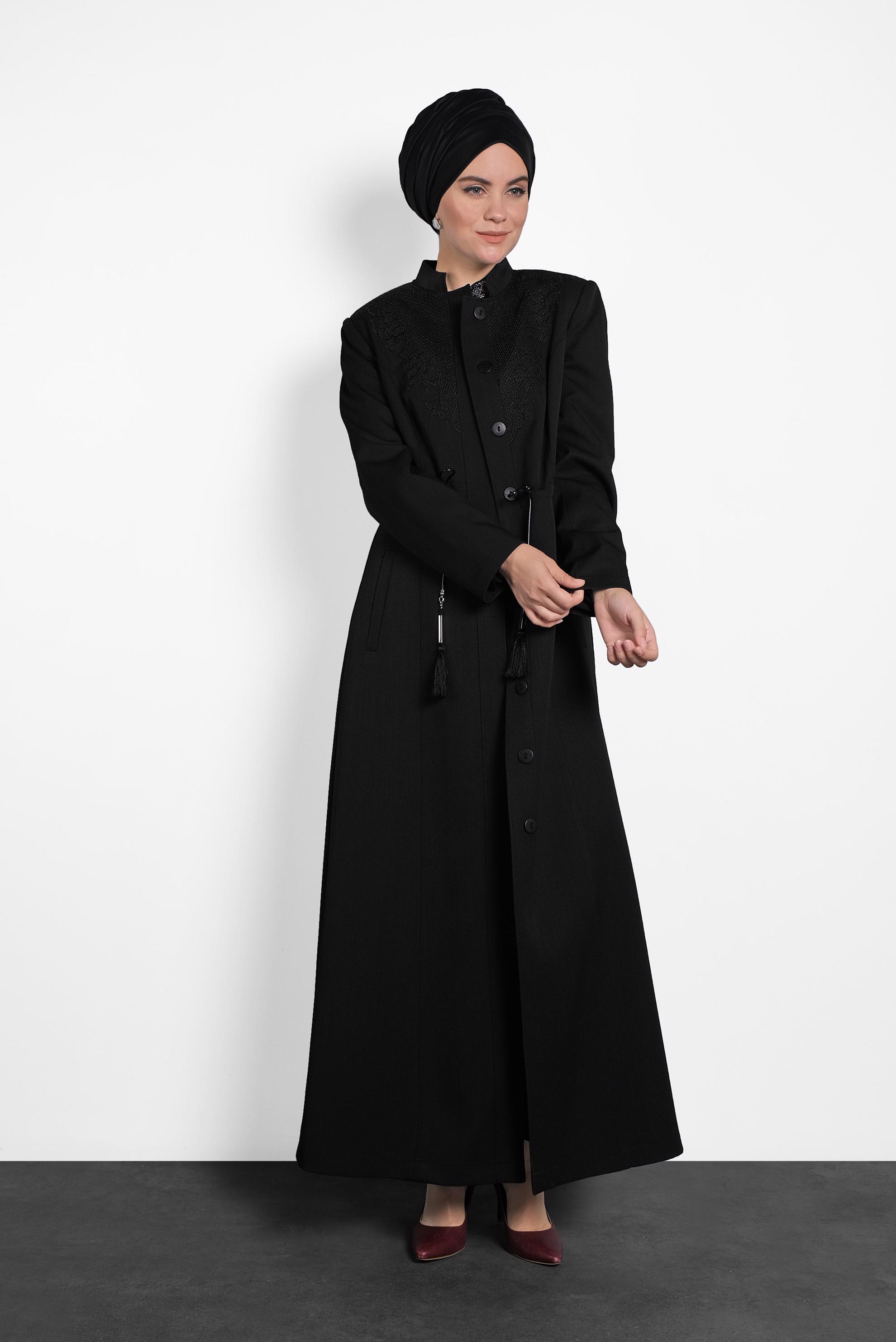 Tesettür giyim SİYAH DÜĞMELİ BELİ BAĞCIKLI PARDESÜ 10122