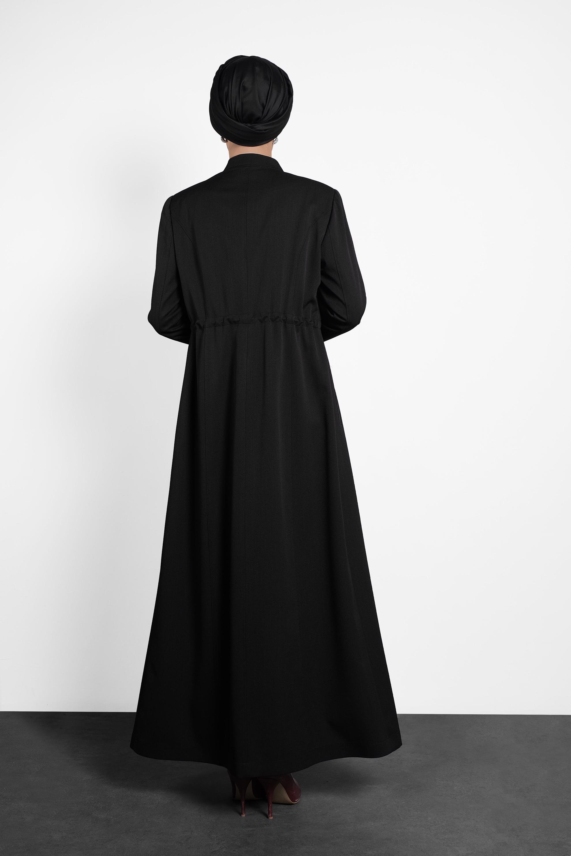 Tesettür giyim SİYAH DÜĞMELİ BELİ BAĞCIKLI PARDESÜ 10122