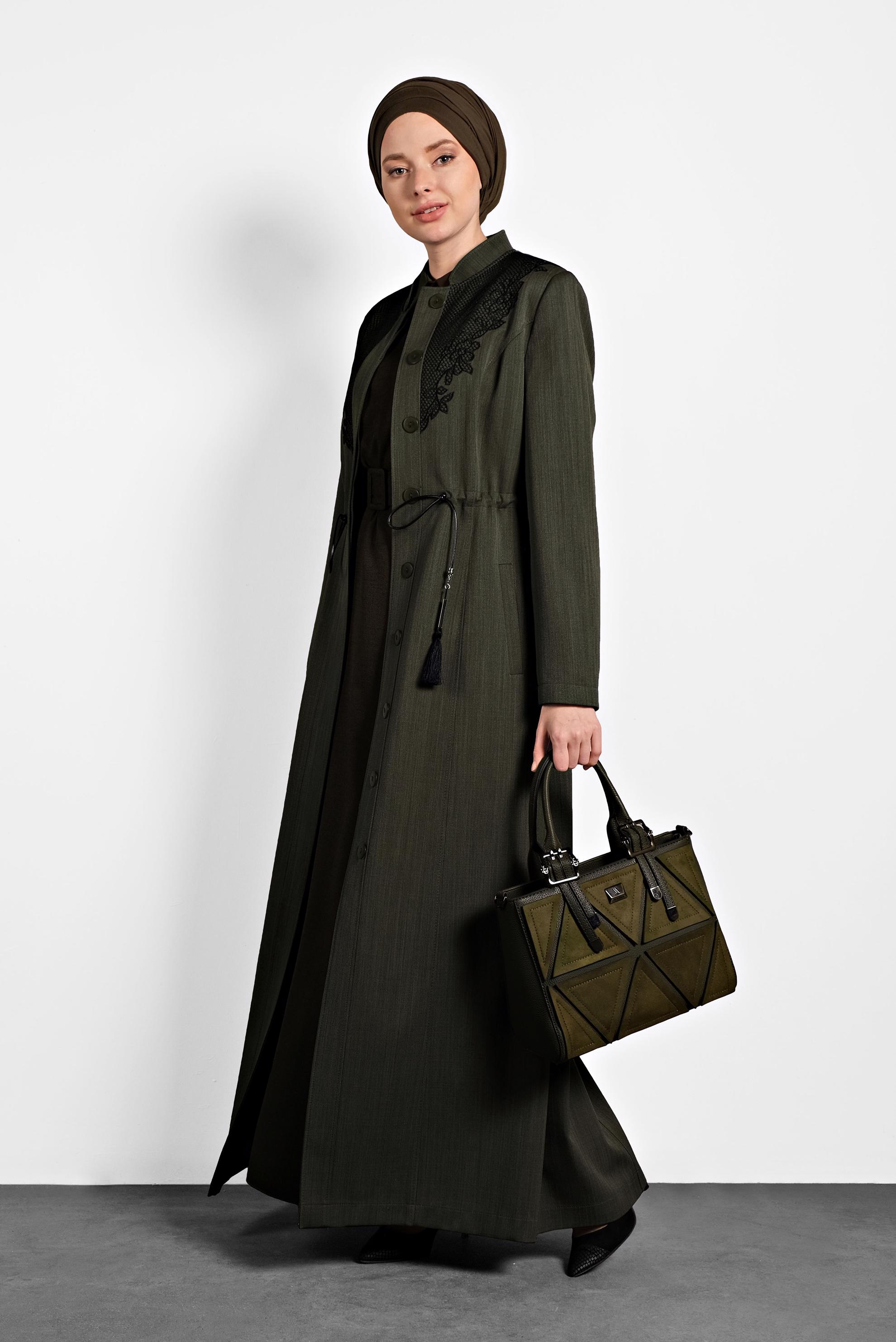 Tesettür giyim HAKİ DÜĞMELİ BELİ BAĞCIKLI PARDESÜ 10122