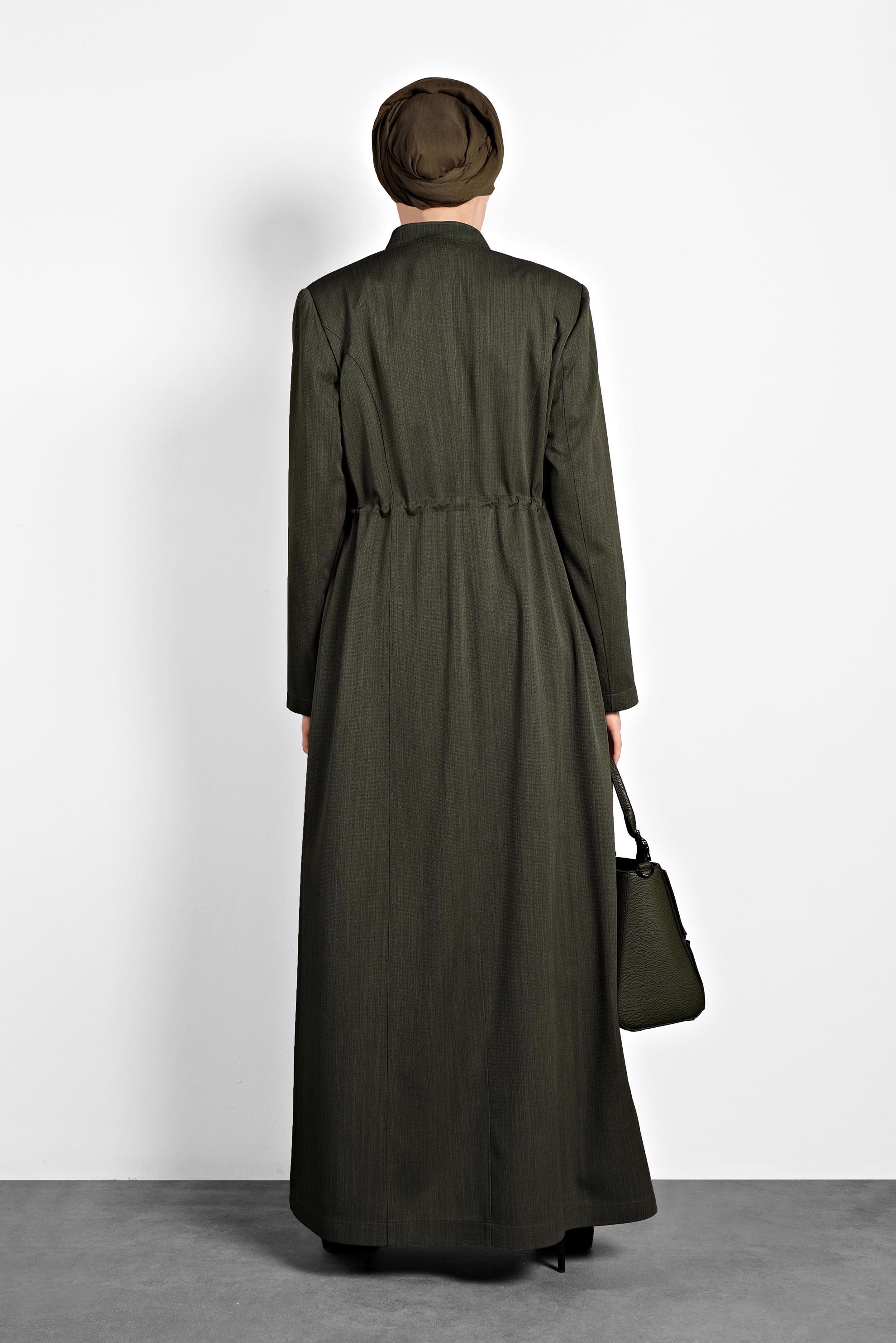 Tesettür giyim HAKİ DÜĞMELİ BELİ BAĞCIKLI PARDESÜ 10122