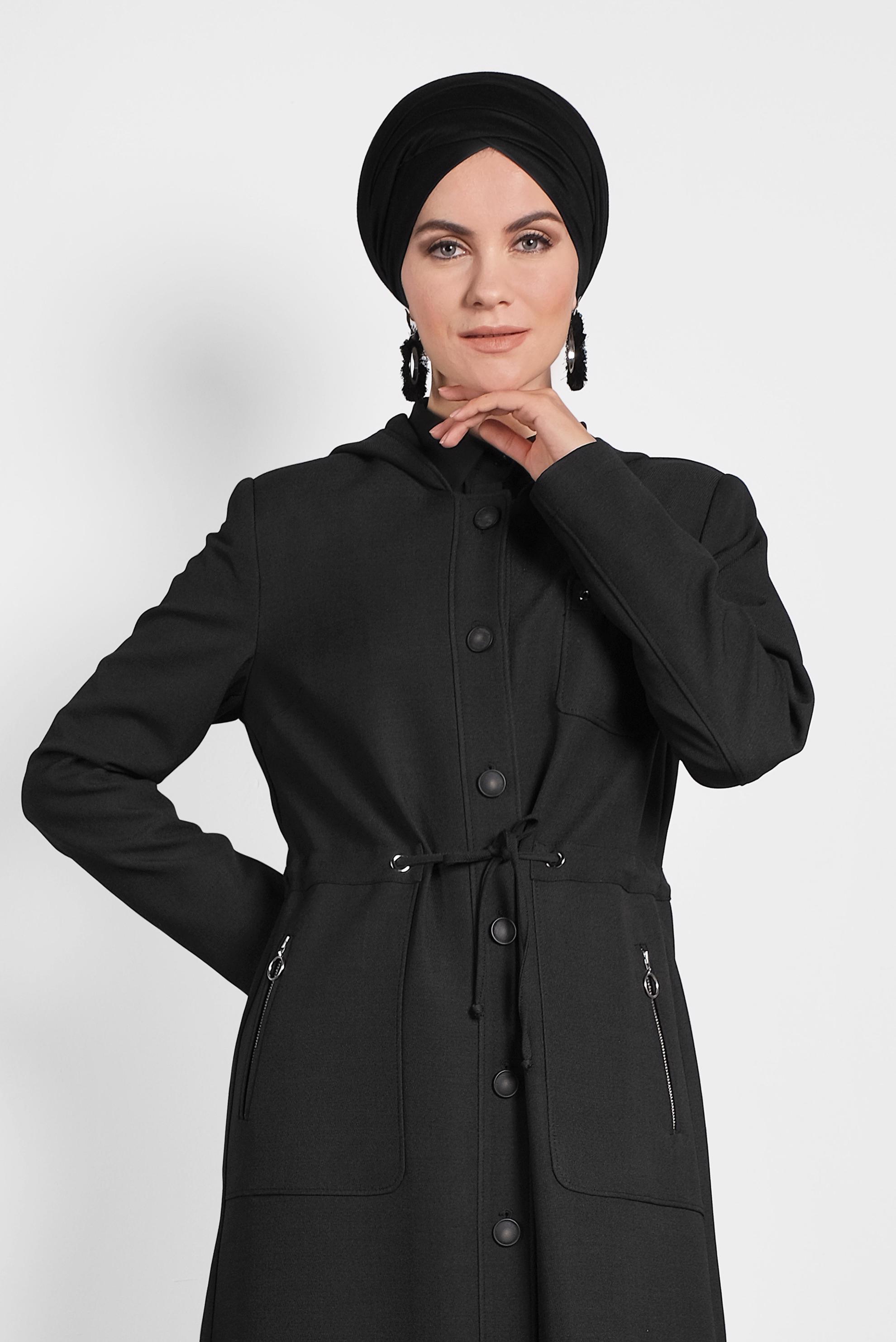Tesettür giyim SİYAH DÜĞMELİ KAPÜŞONLU PARDESÜ 10130 