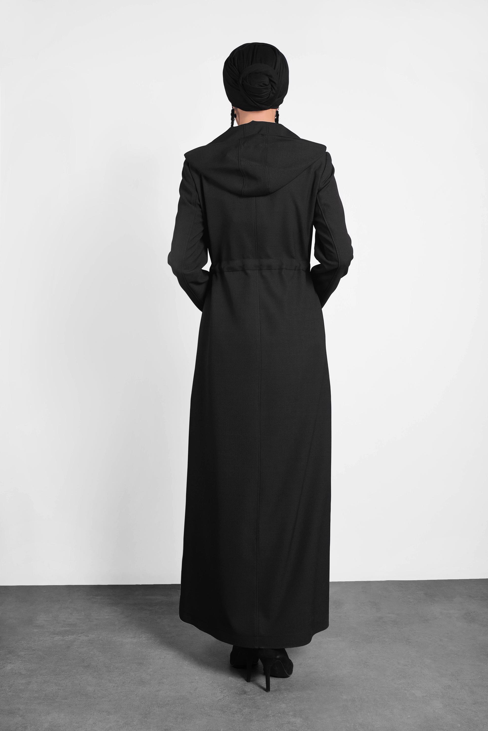 Tesettür giyim SİYAH DÜĞMELİ KAPÜŞONLU PARDESÜ 10130 