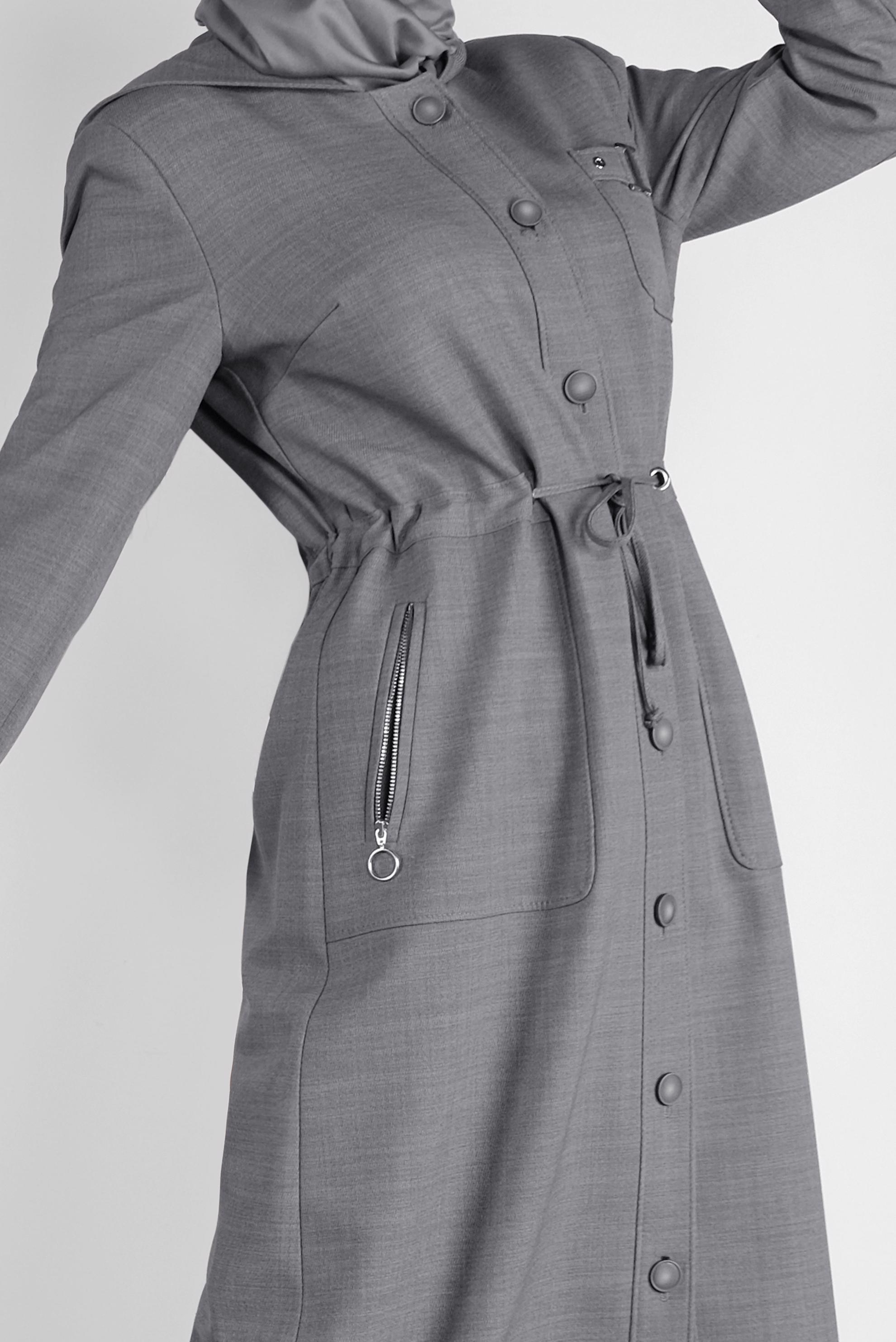 Tesettür giyim GRİ DÜĞMELİ KAPÜŞONLU PARDESÜ 10130 