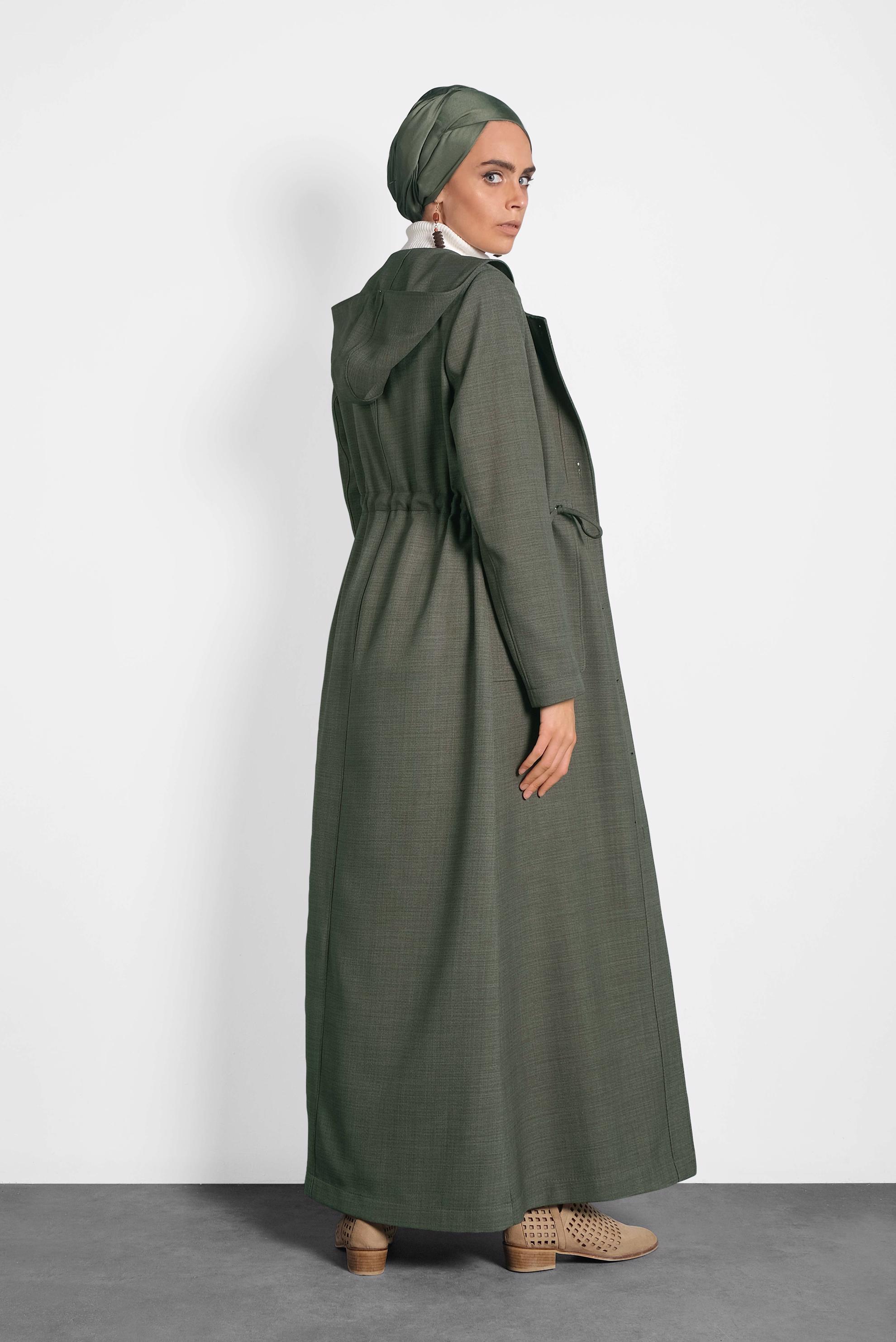 Tesettür giyim HAKİ DÜĞMELİ KAPÜŞONLU PARDESÜ 10130 