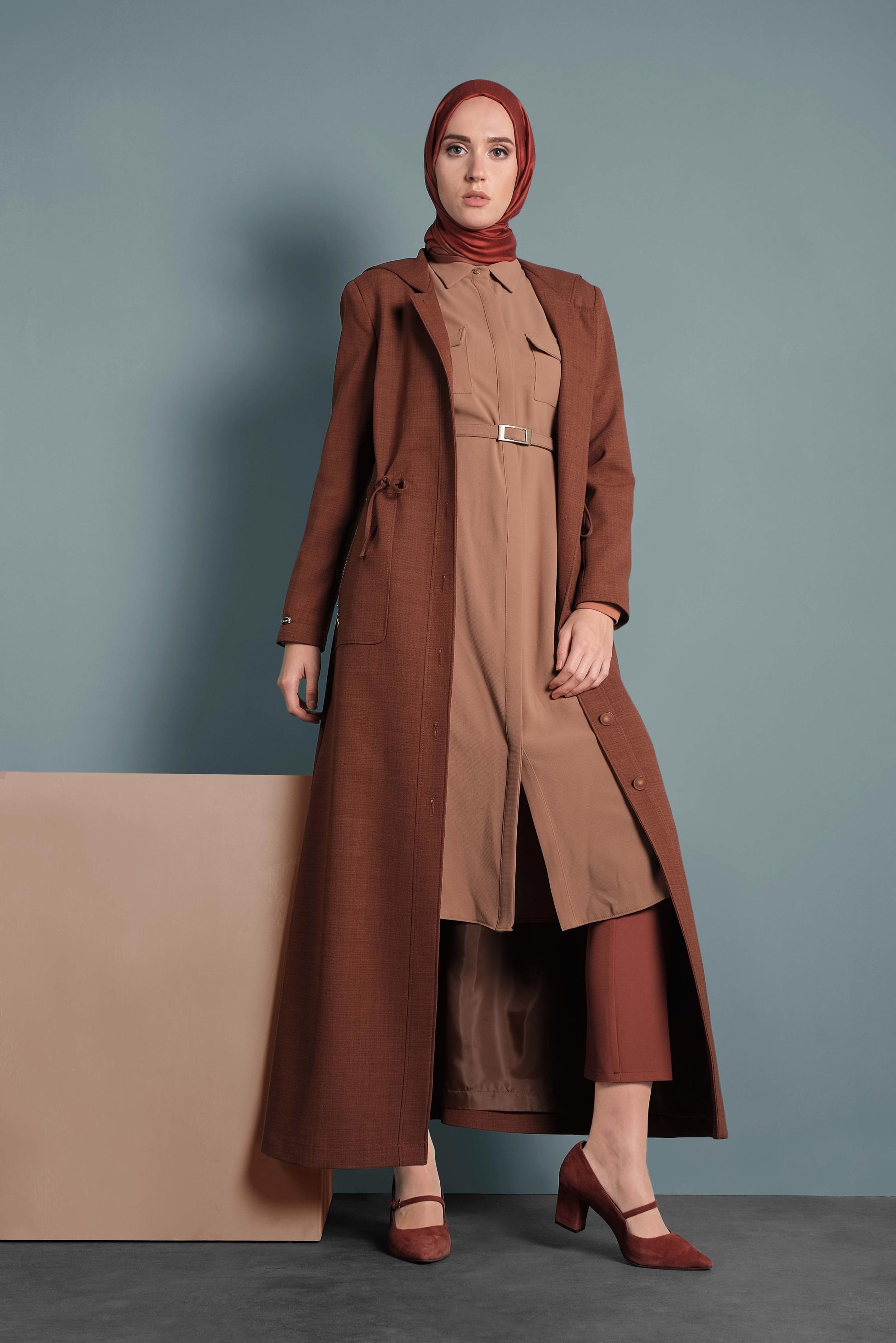 Tesettür giyim TURUNCU DÜĞMELİ KAPÜŞONLU PARDESÜ 10130 