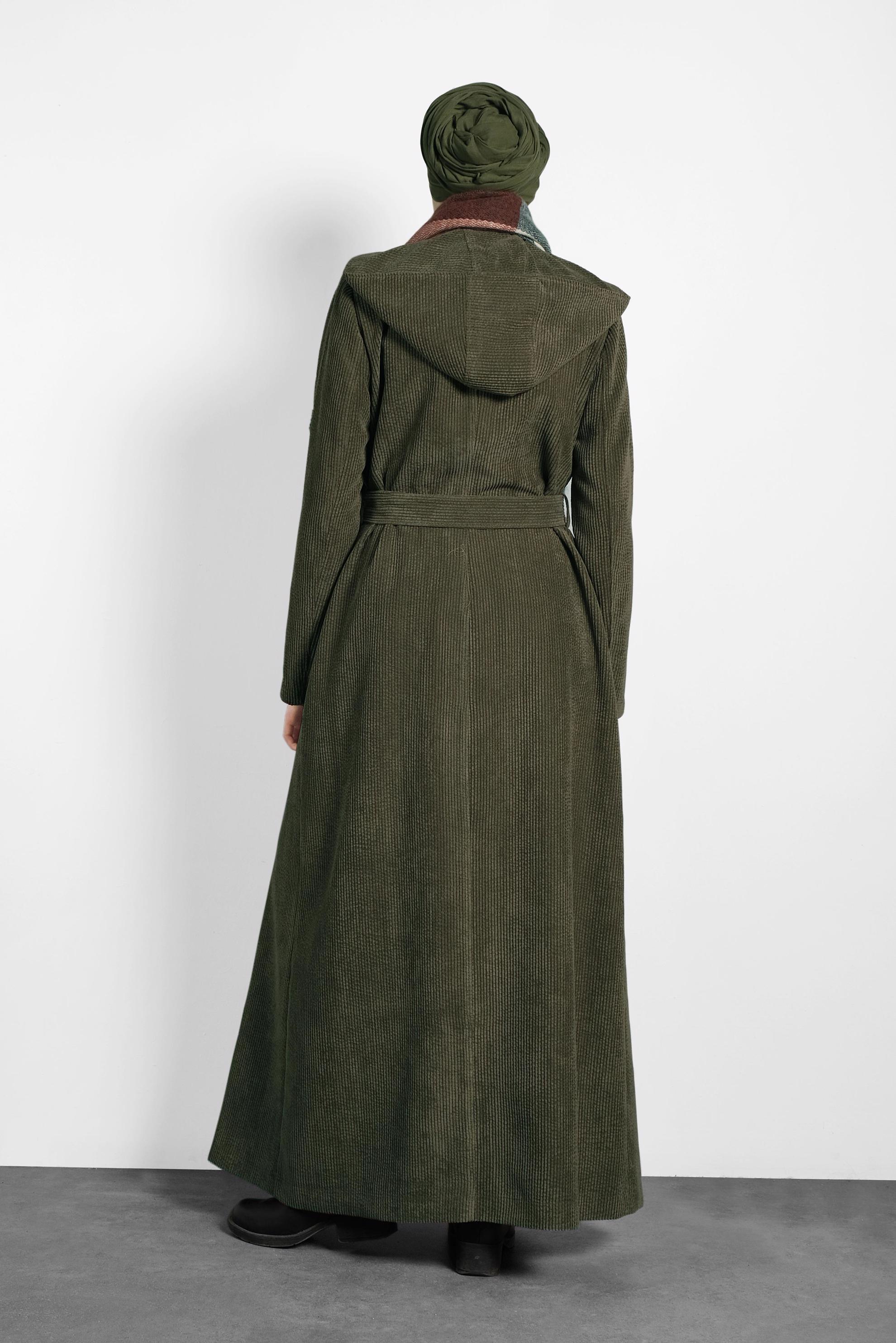 Tesettür giyim HAKİ KAPÜŞONLU KADİFE PARDESÜ 10144 