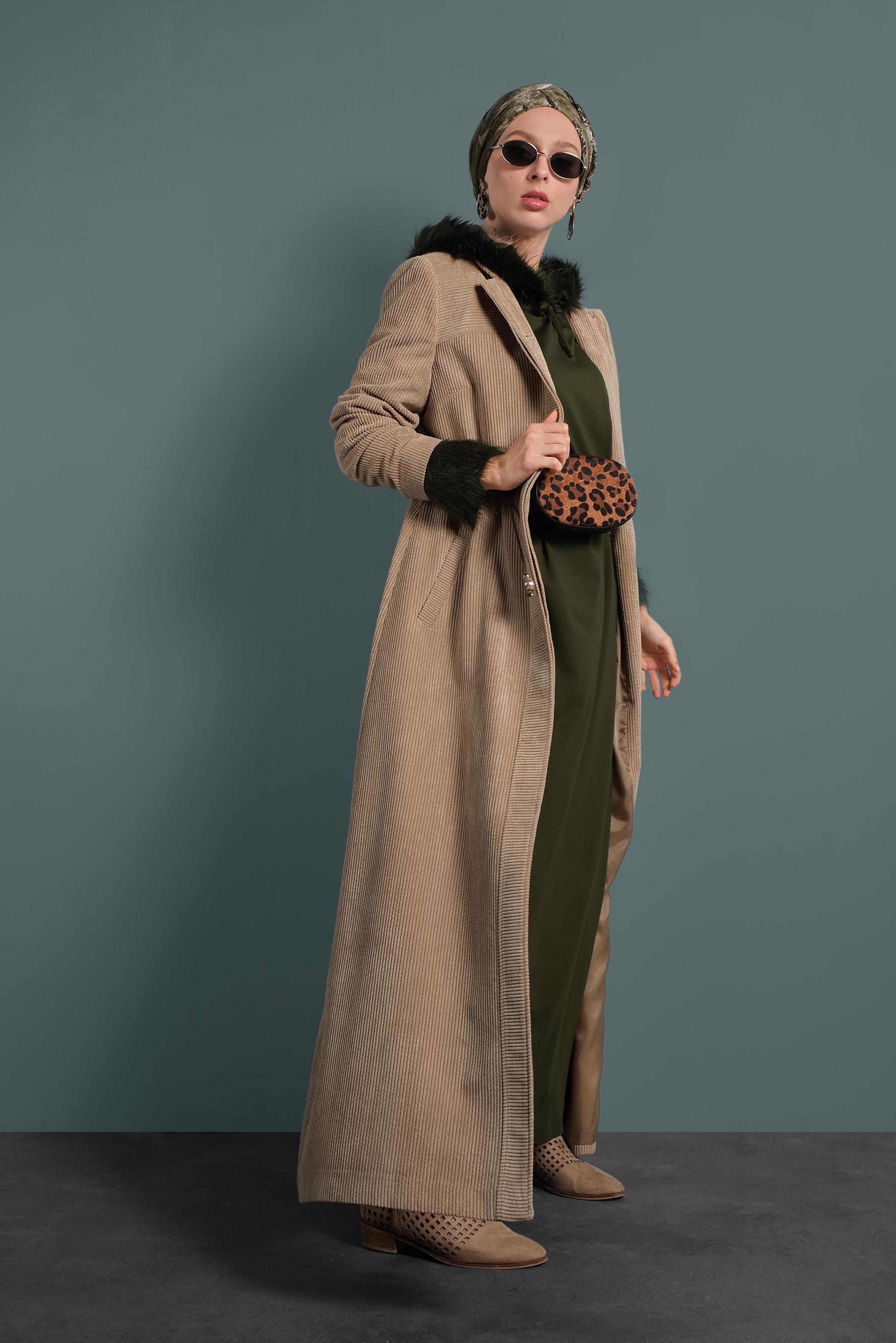 Tesettür giyim BEJ KADİFE DÜĞMELİ PARDESÜ 10145