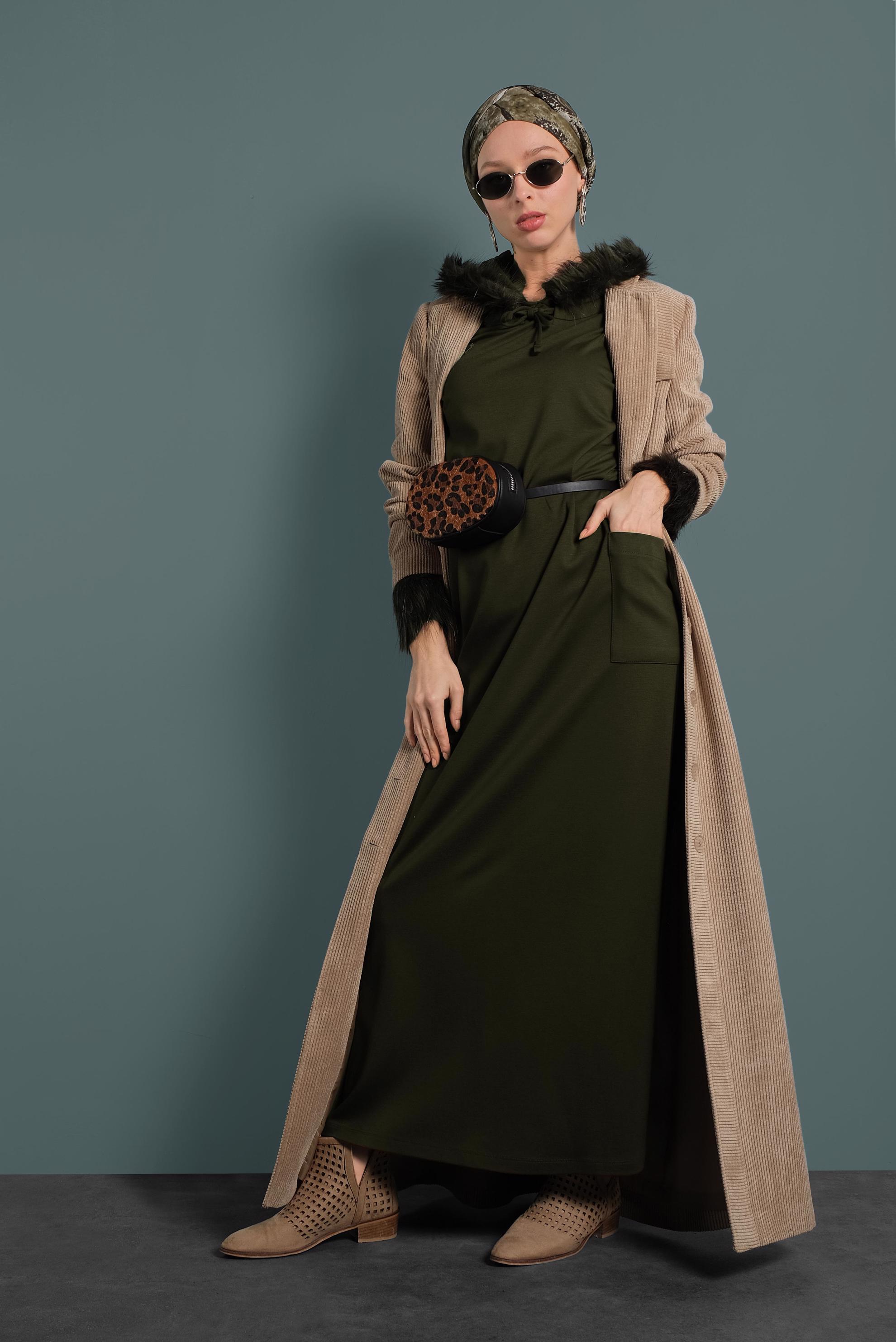 Tesettür giyim BEJ KADİFE DÜĞMELİ PARDESÜ 10145