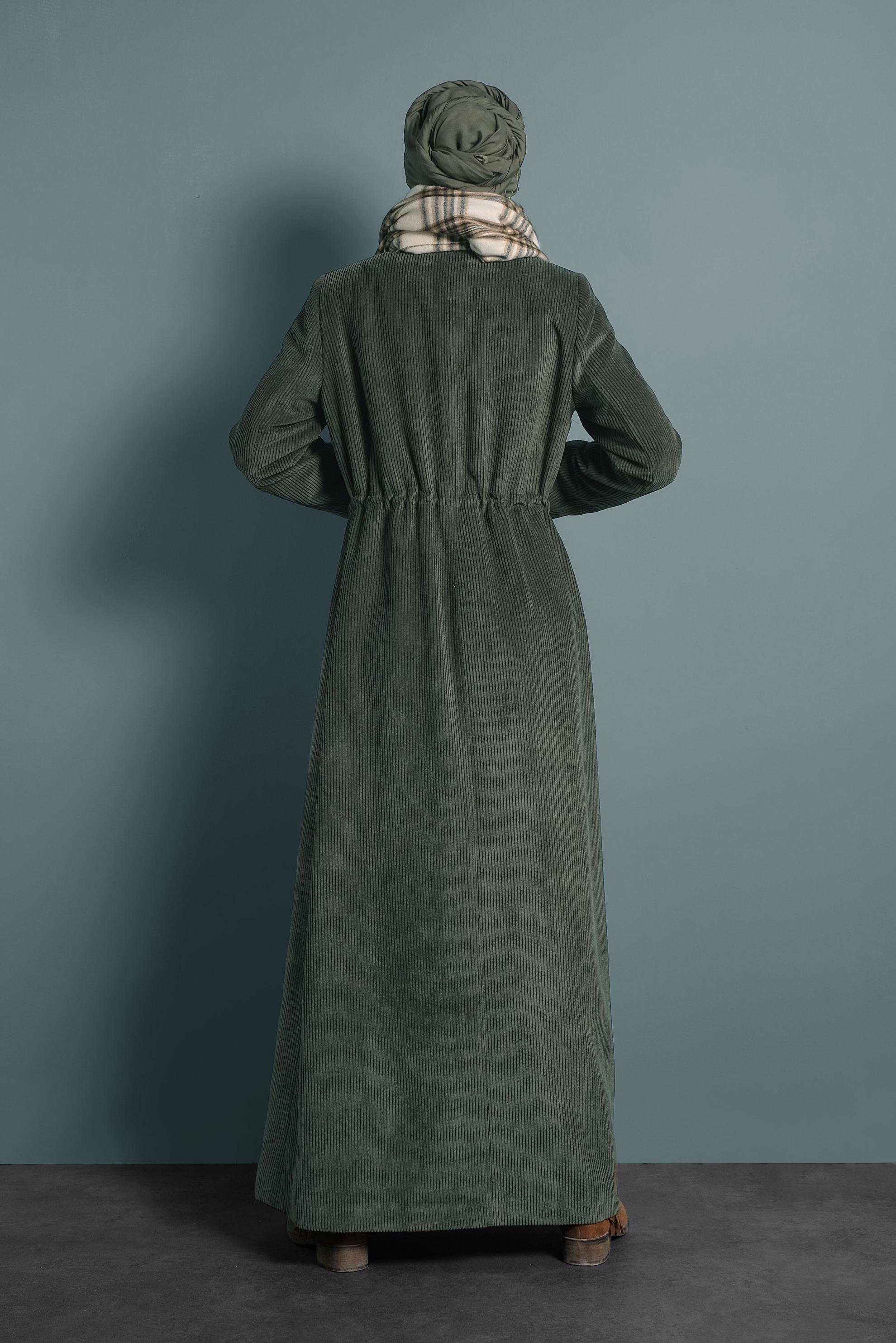 Tesettür giyim YEŞİL KADİFE DÜĞMELİ PARDESÜ 10145