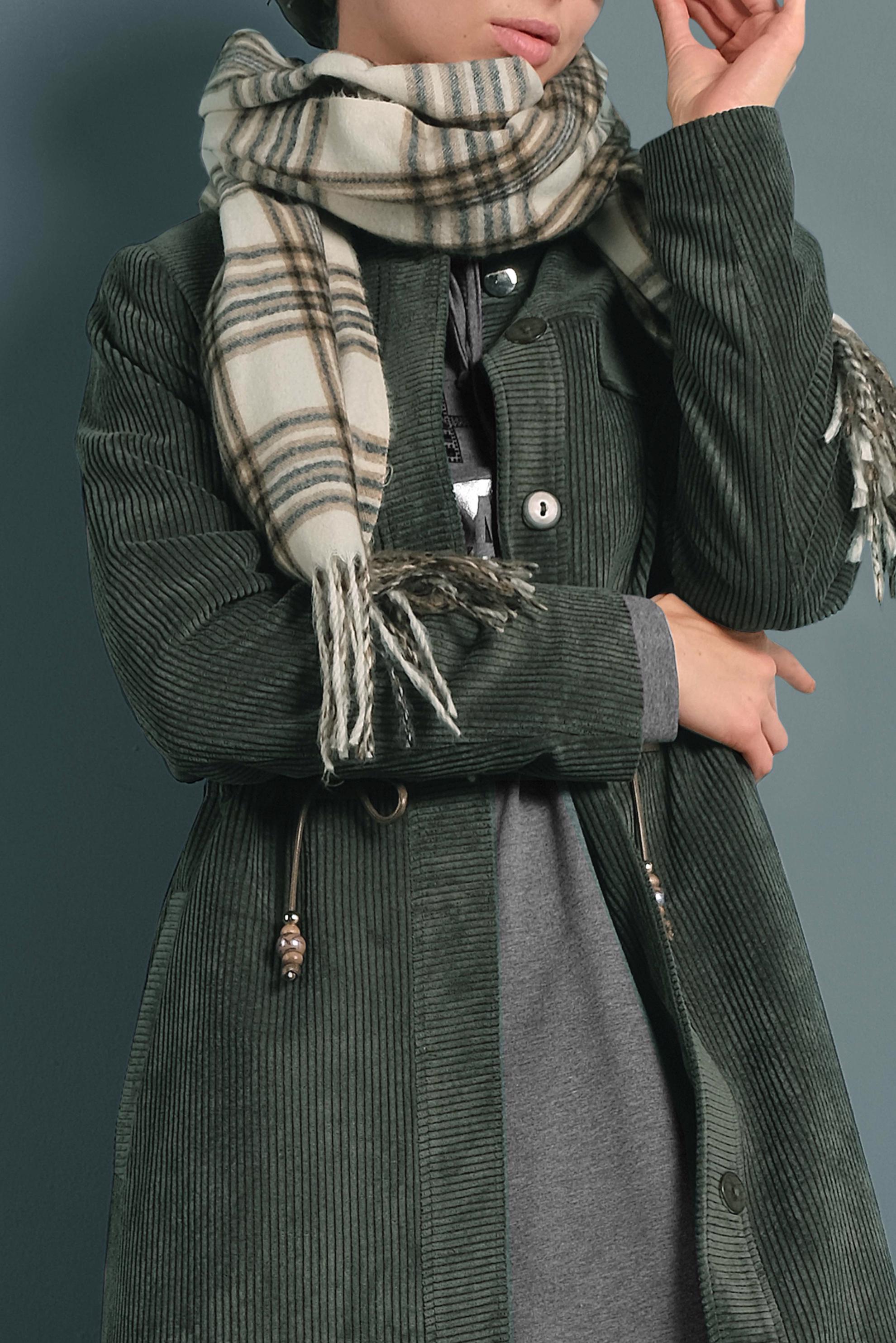 Tesettür giyim YEŞİL KADİFE DÜĞMELİ PARDESÜ 10145