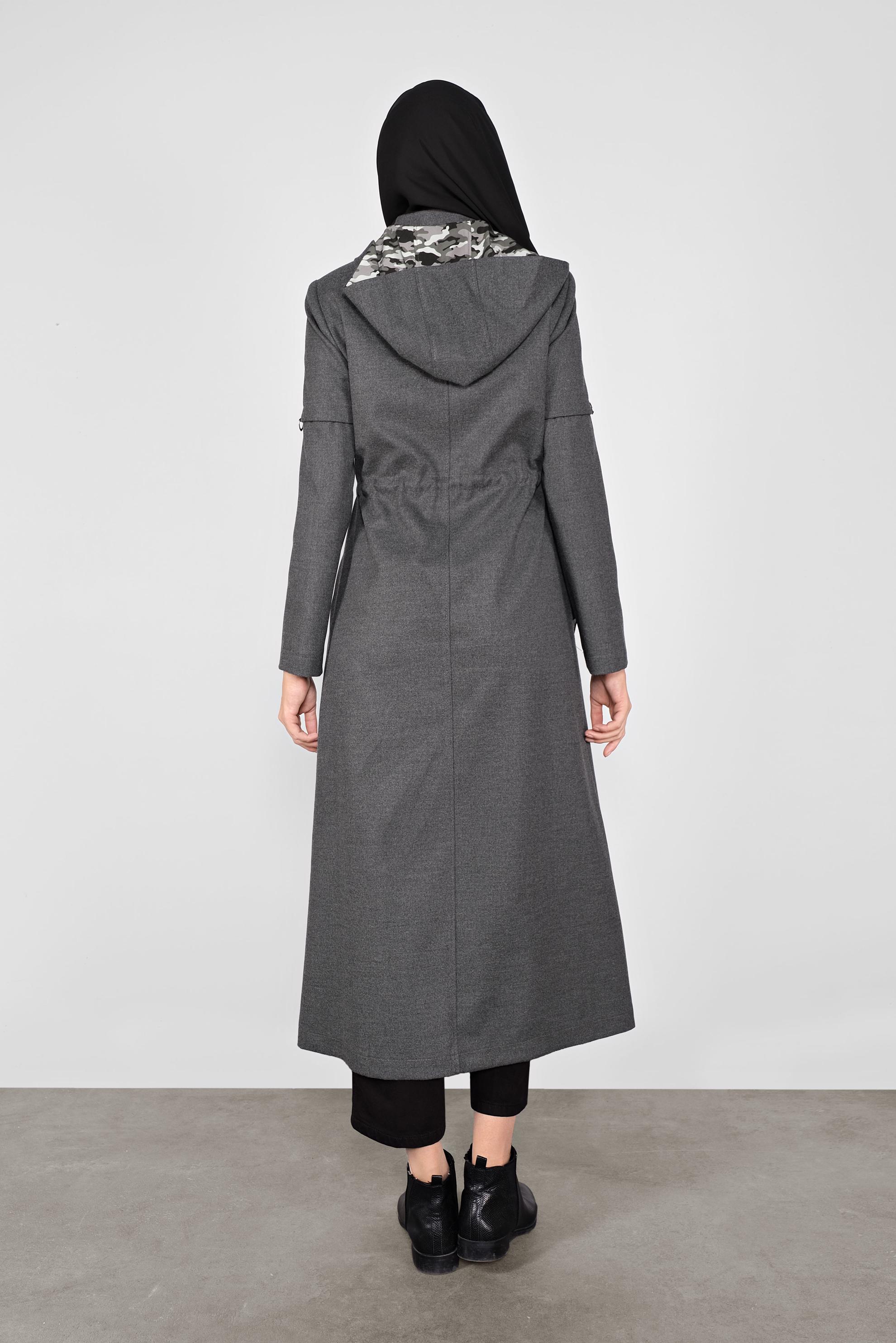 Tesettür giyim GRİ BEL KISMI BÜZGÜ BAĞCIKLI KAPÜŞONLU PARDESÜ 10284